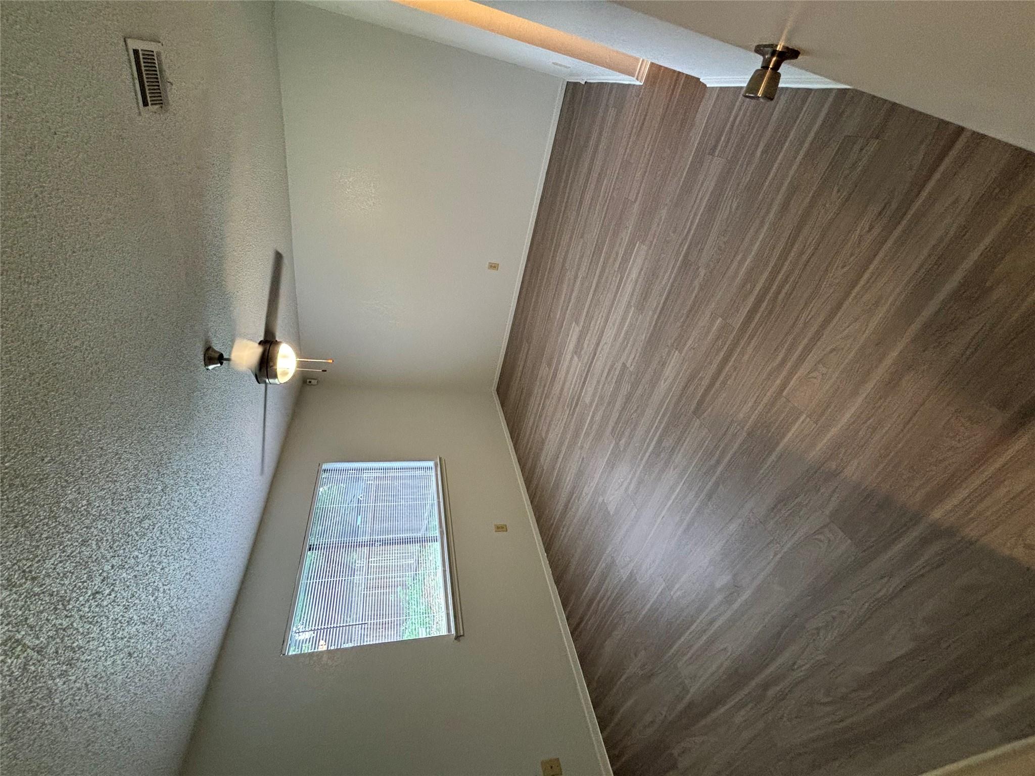 1112 Byers Ln Property Photo 11