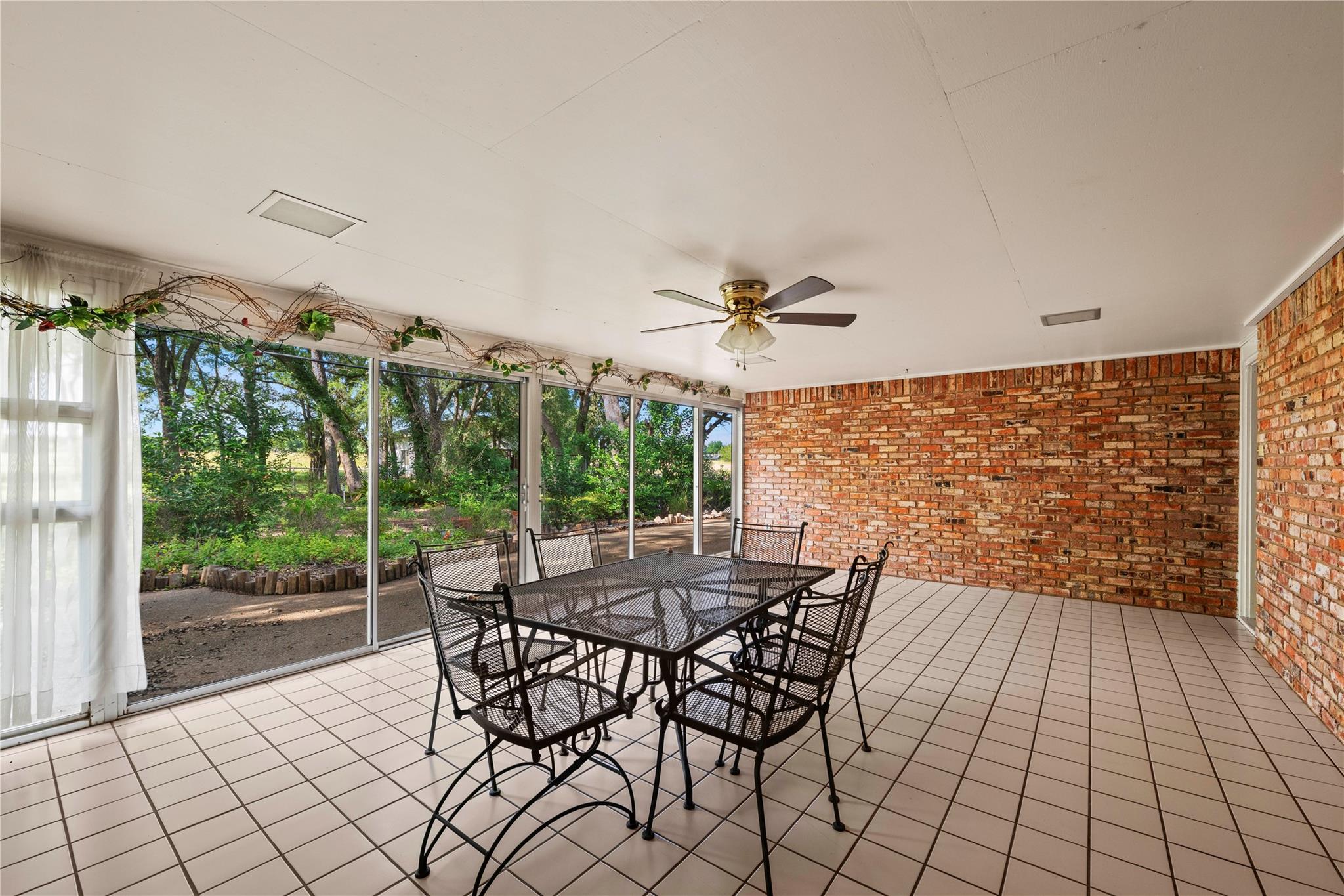 700 Shanklin Rd Property Photo 1
