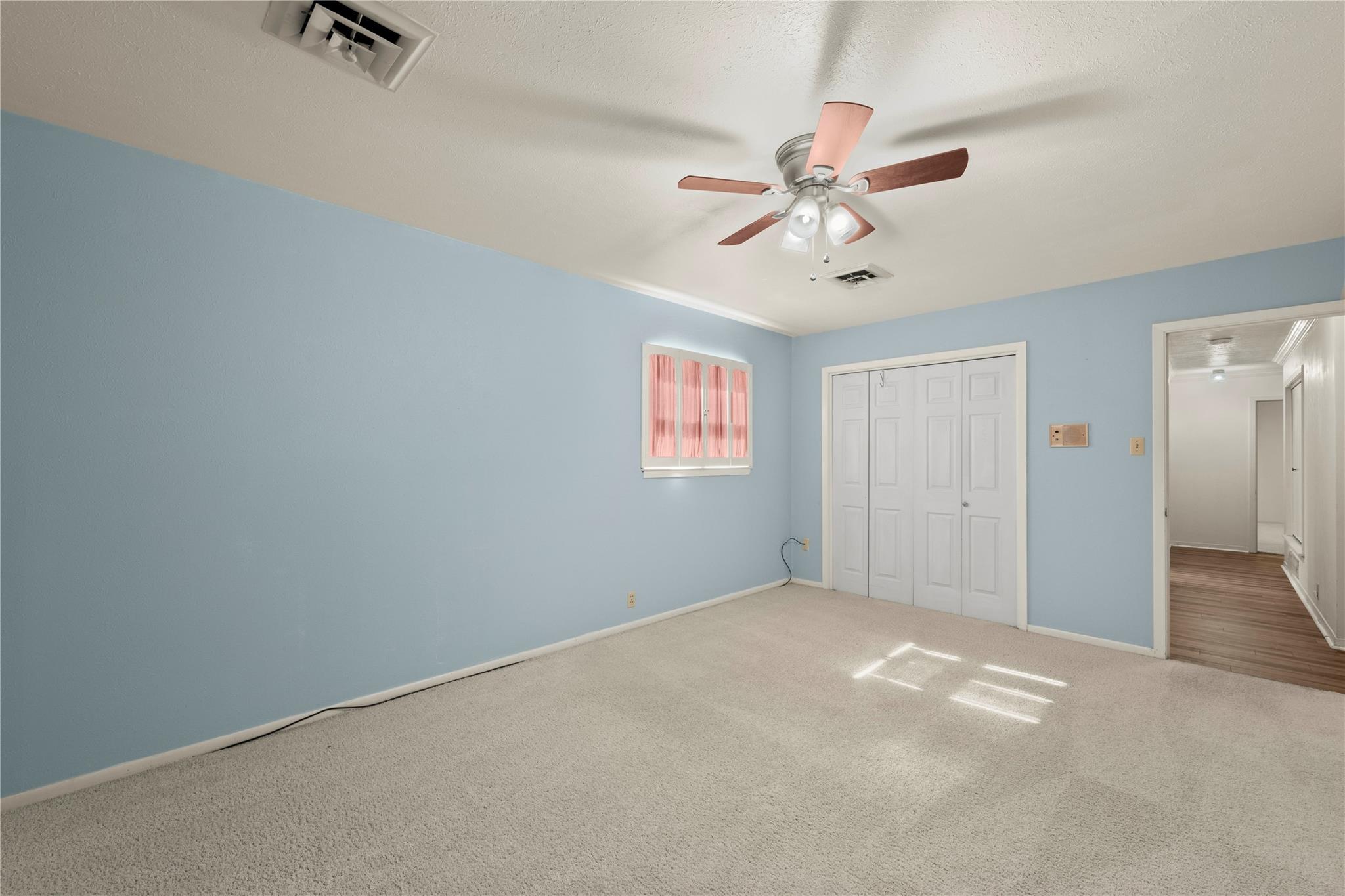 700 Shanklin Rd Property Photo 11