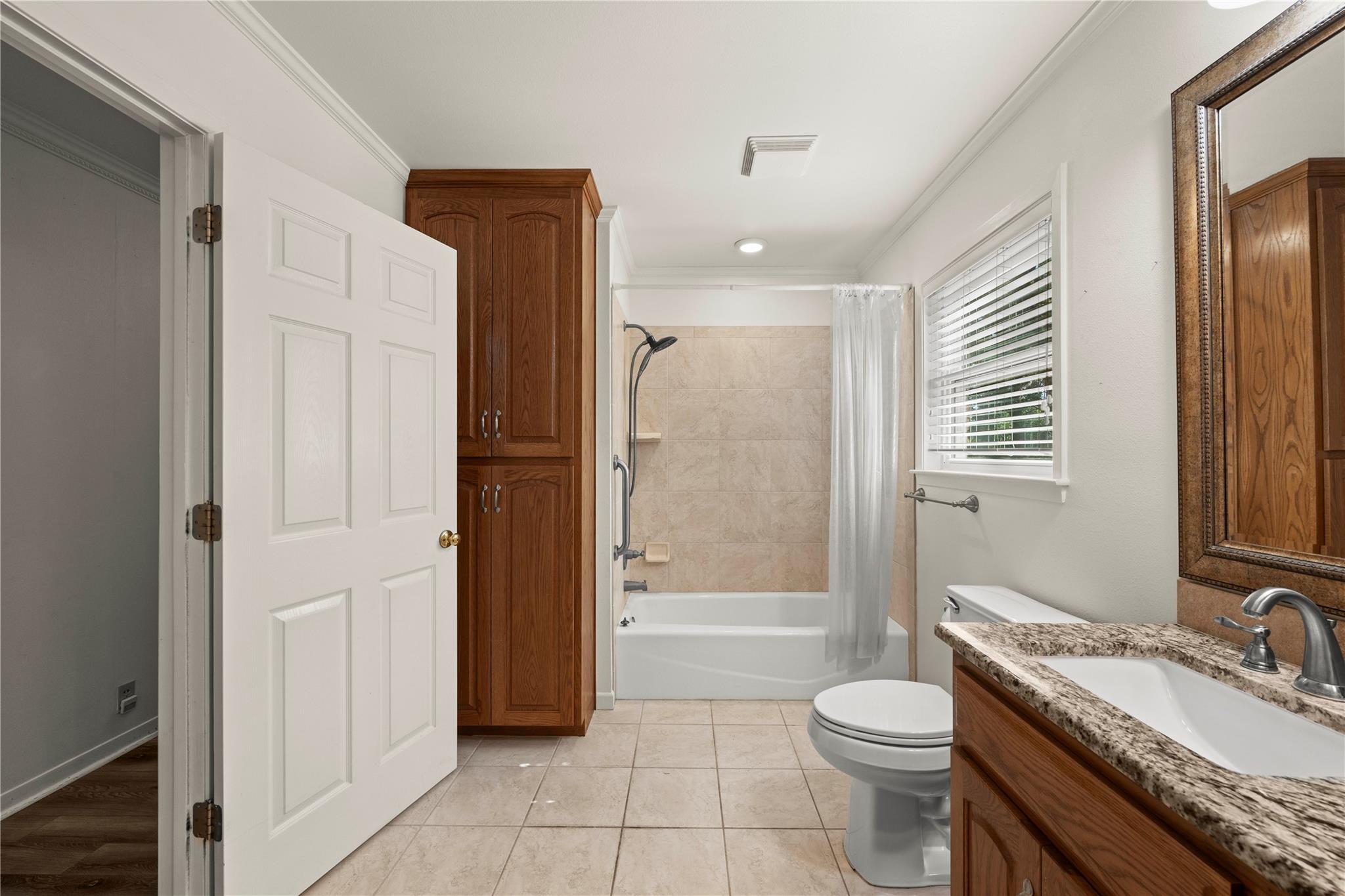 700 Shanklin Rd Property Photo 13