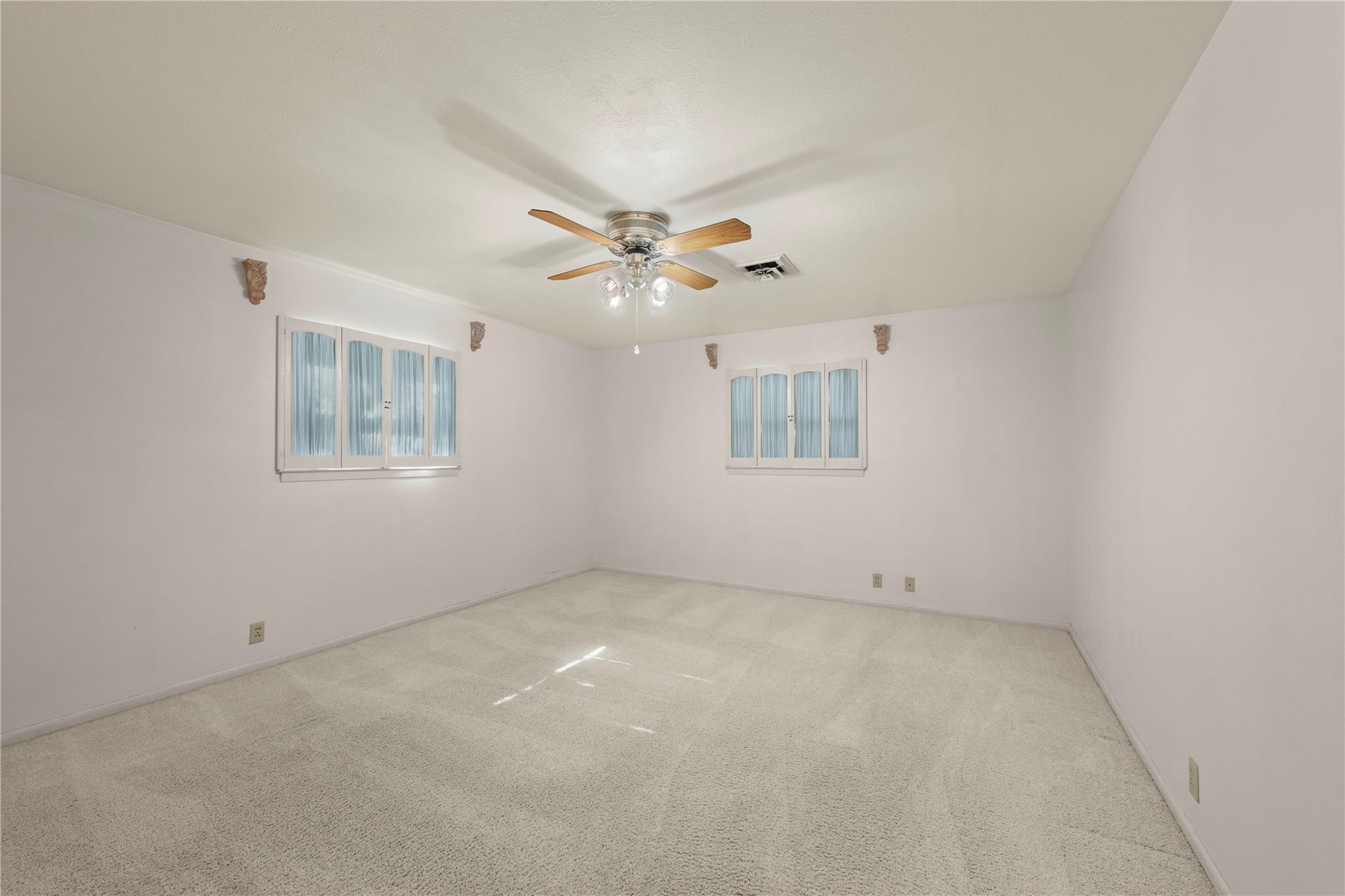 700 Shanklin Rd Property Photo 14