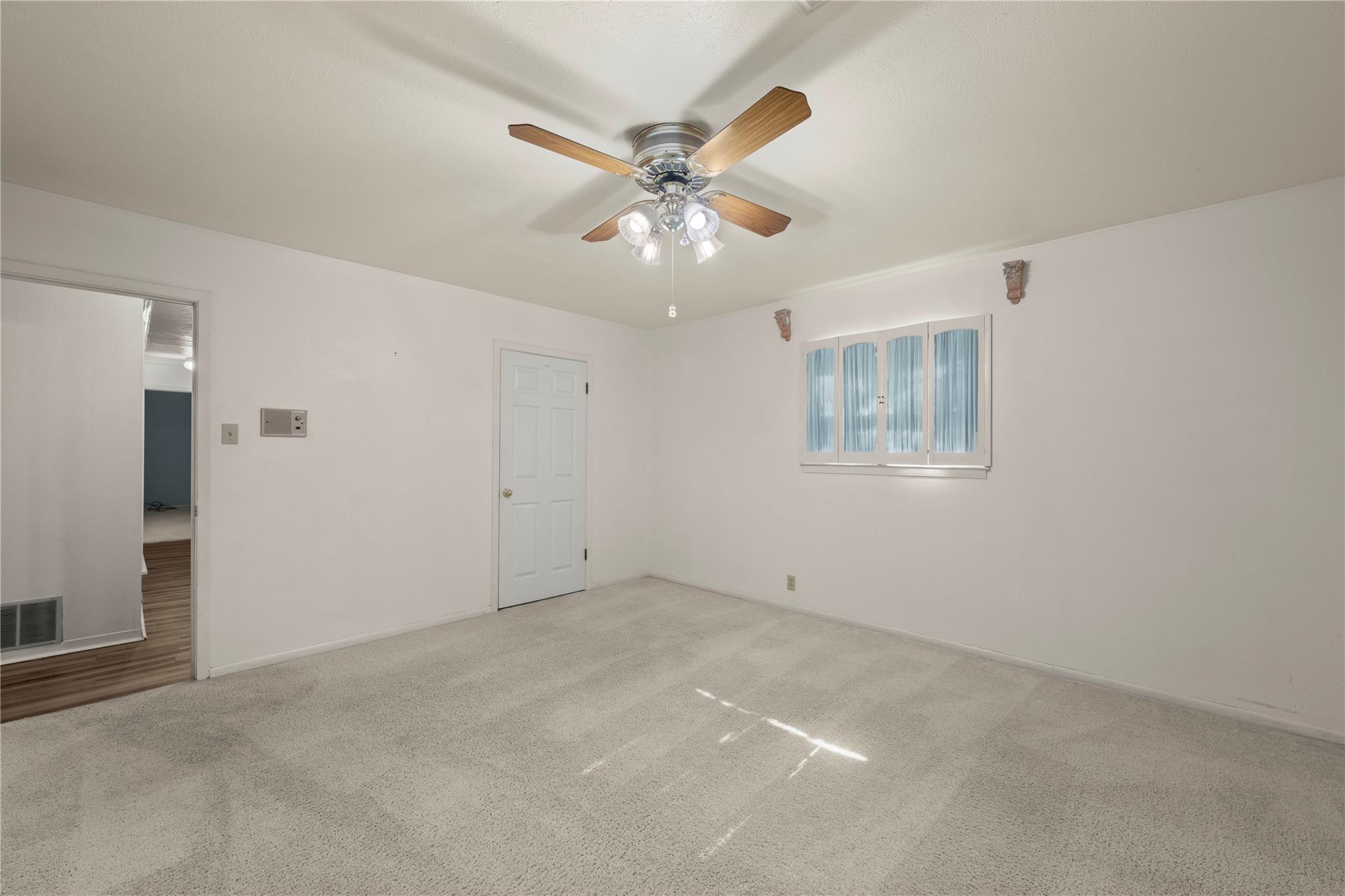700 Shanklin Rd Property Photo 15