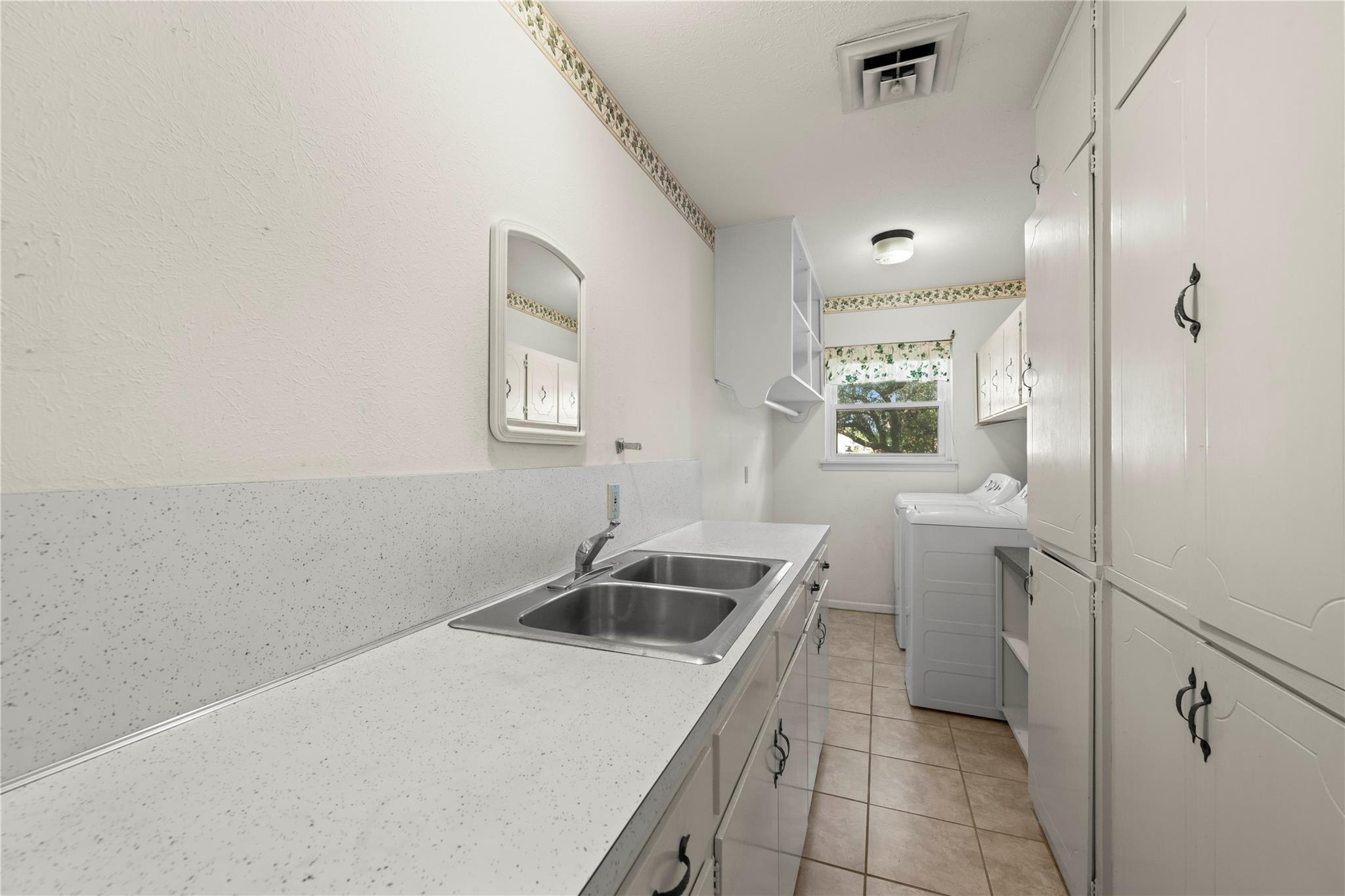 700 Shanklin Rd Property Photo 19