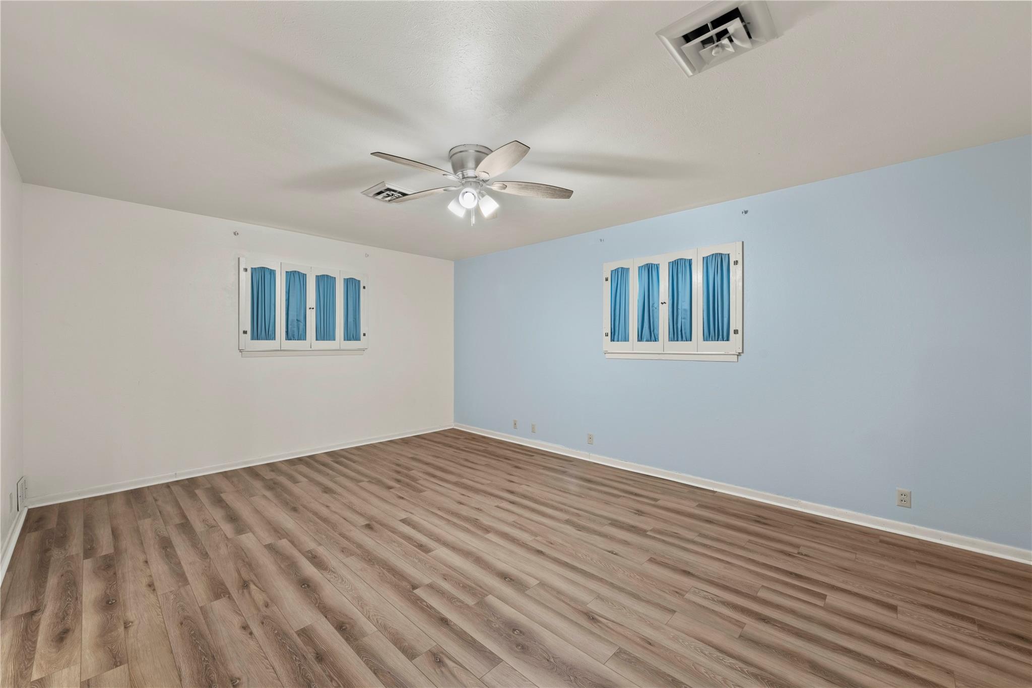 700 Shanklin Rd Property Photo 21
