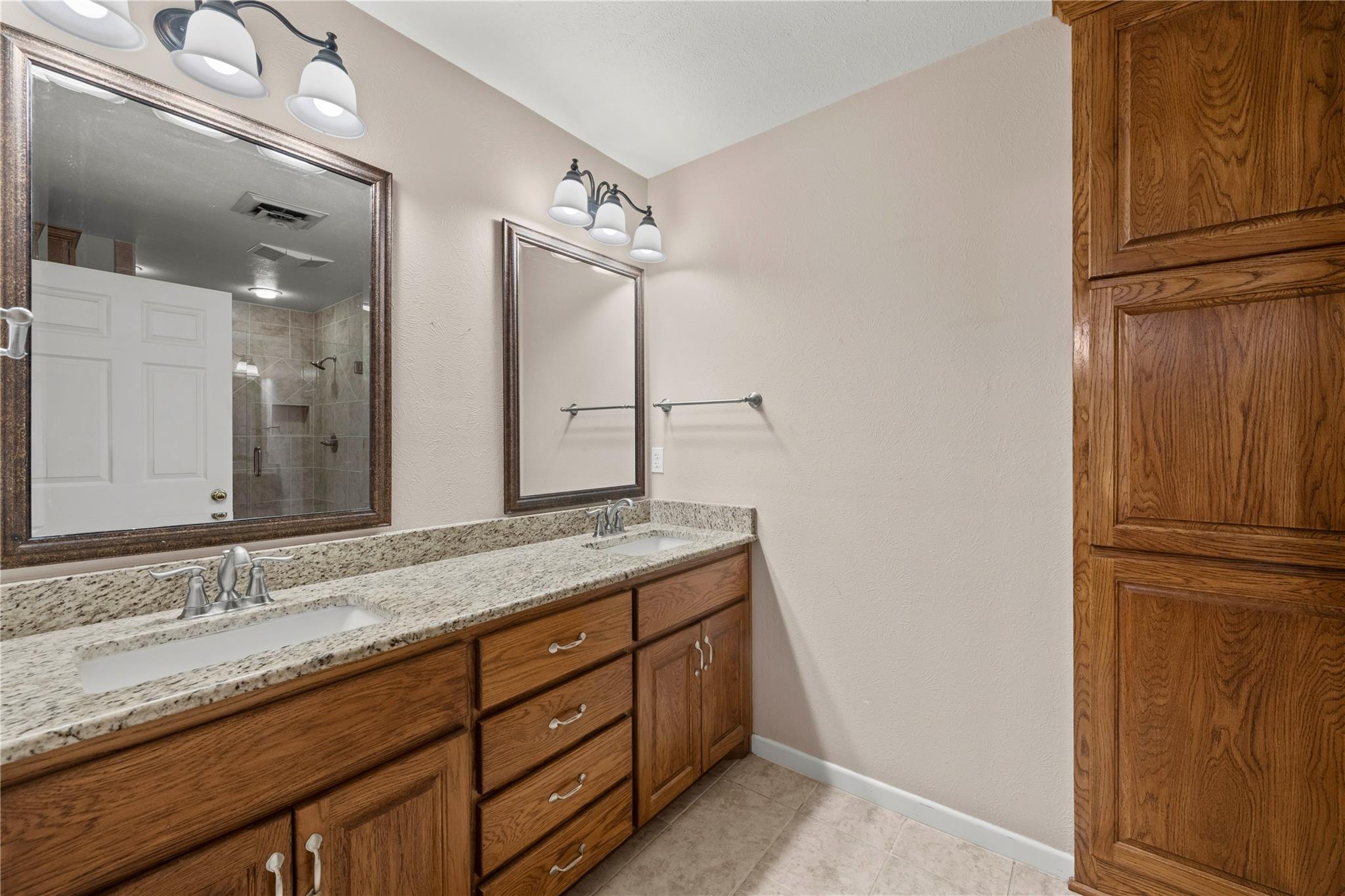 700 Shanklin Rd Property Photo 23