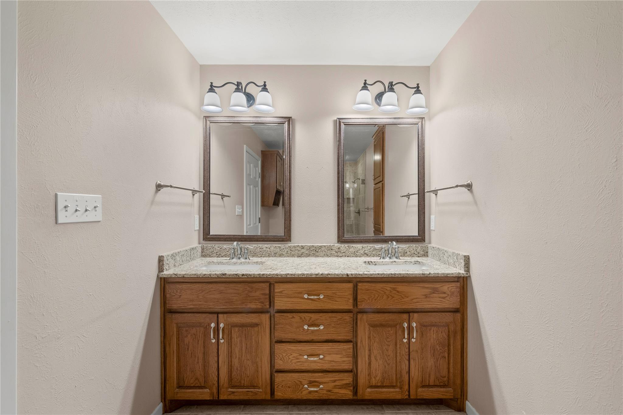 700 Shanklin Rd Property Photo 25