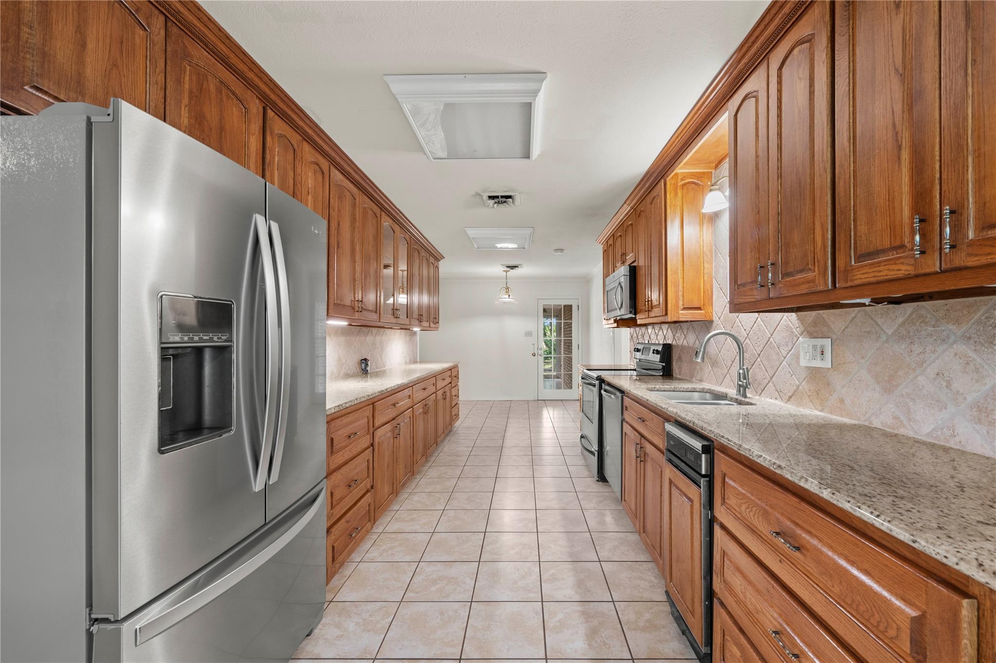 700 Shanklin Rd Property Photo 27