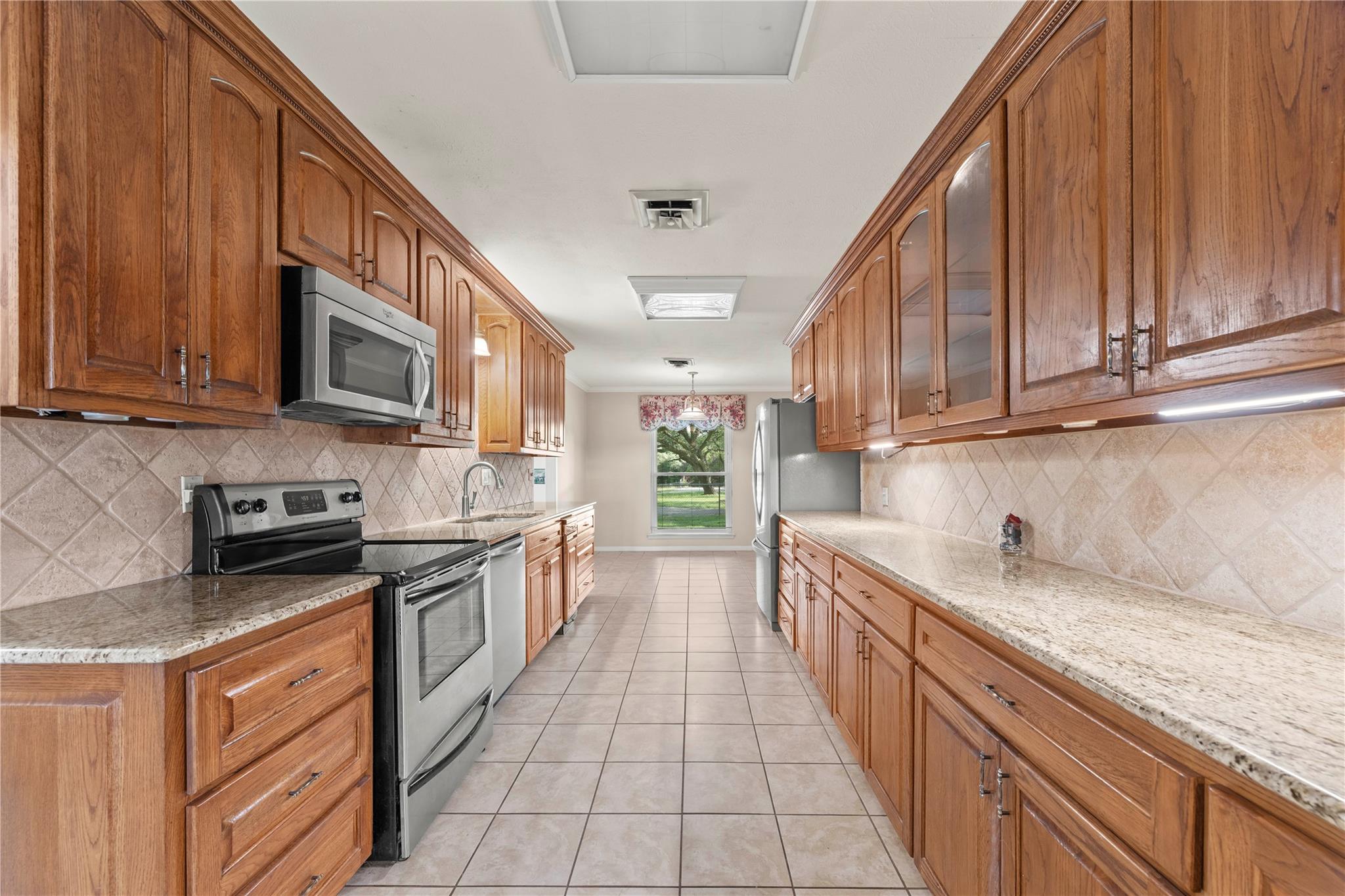 700 Shanklin Rd Property Photo 29
