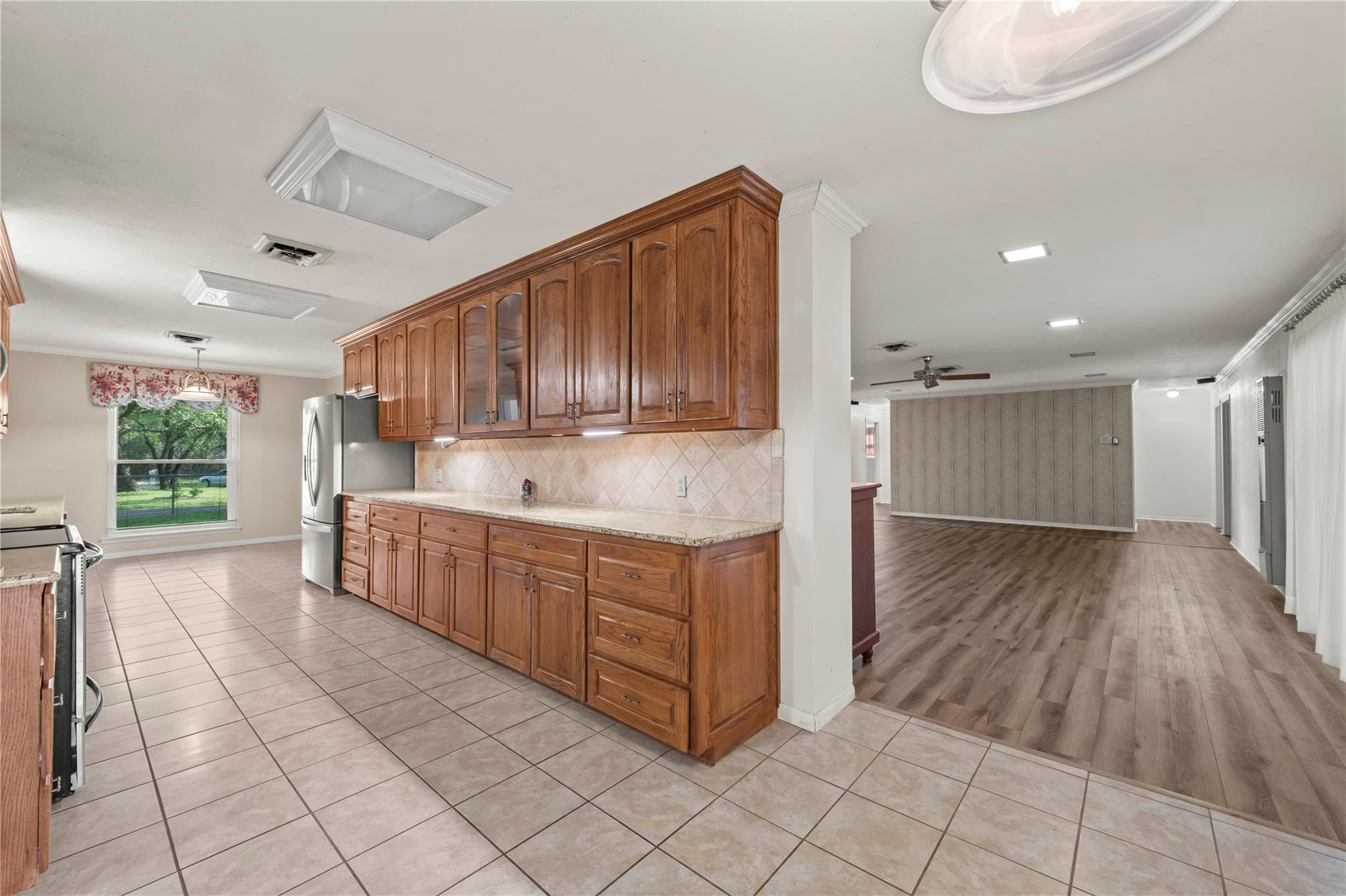 700 Shanklin Rd Property Photo 30