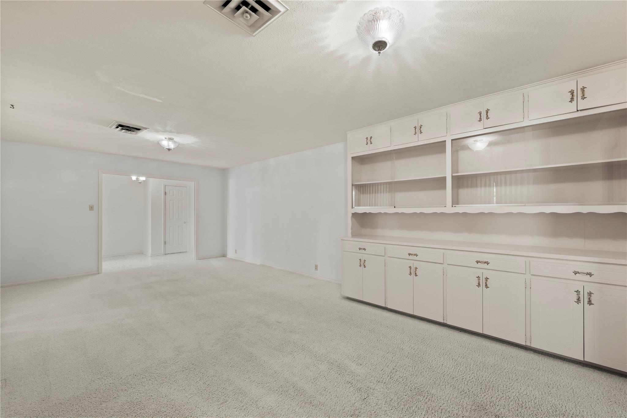 700 Shanklin Rd Property Photo 33