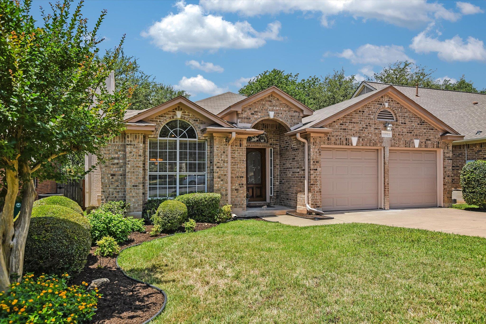 10902 Sierra Oaks Property Photo 1