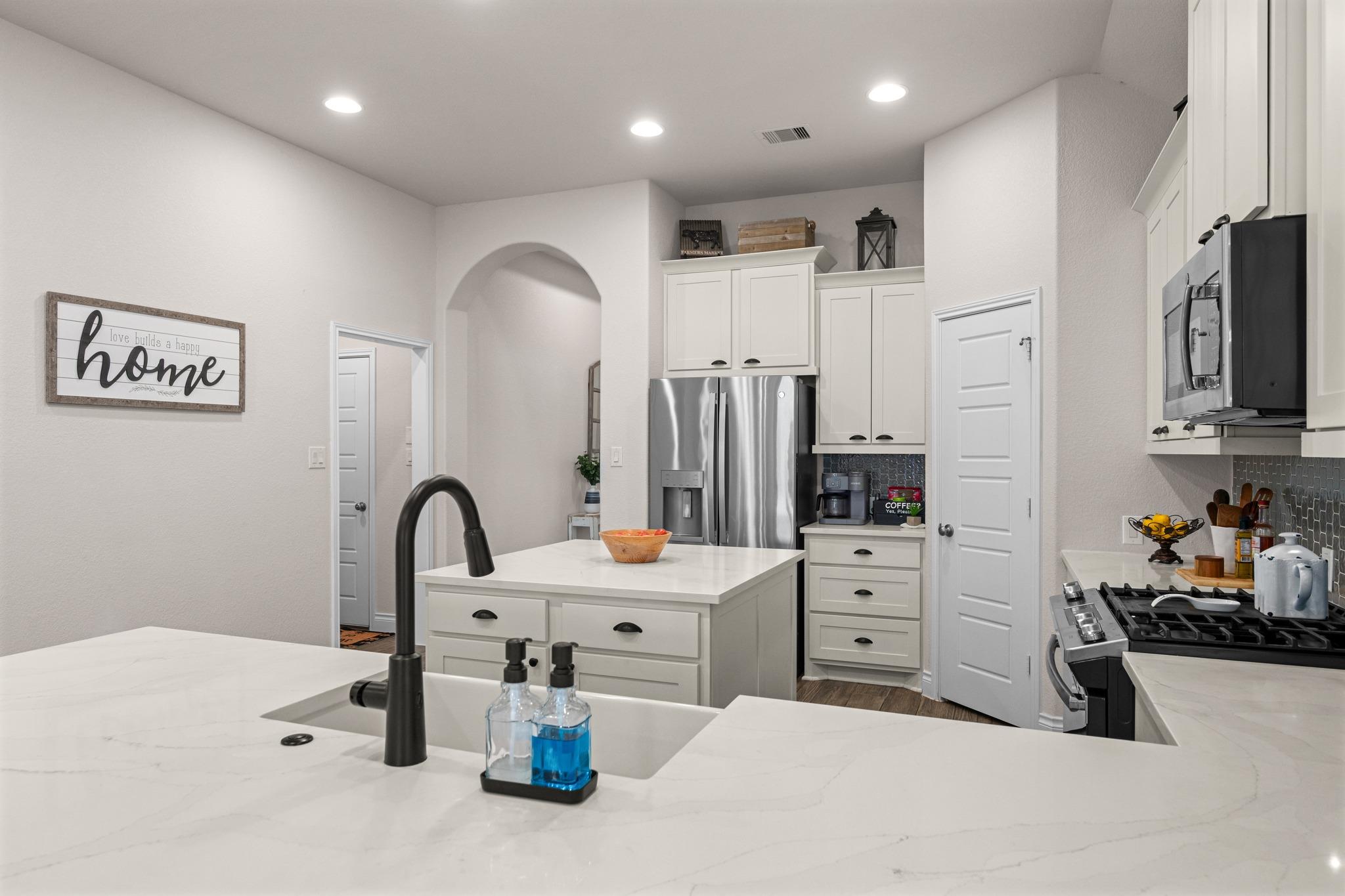 2404 Brook Crest Way Property Photo 8