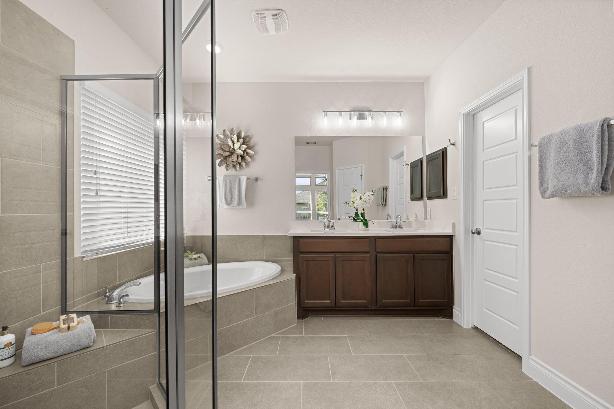 2404 Brook Crest Way Property Photo 15