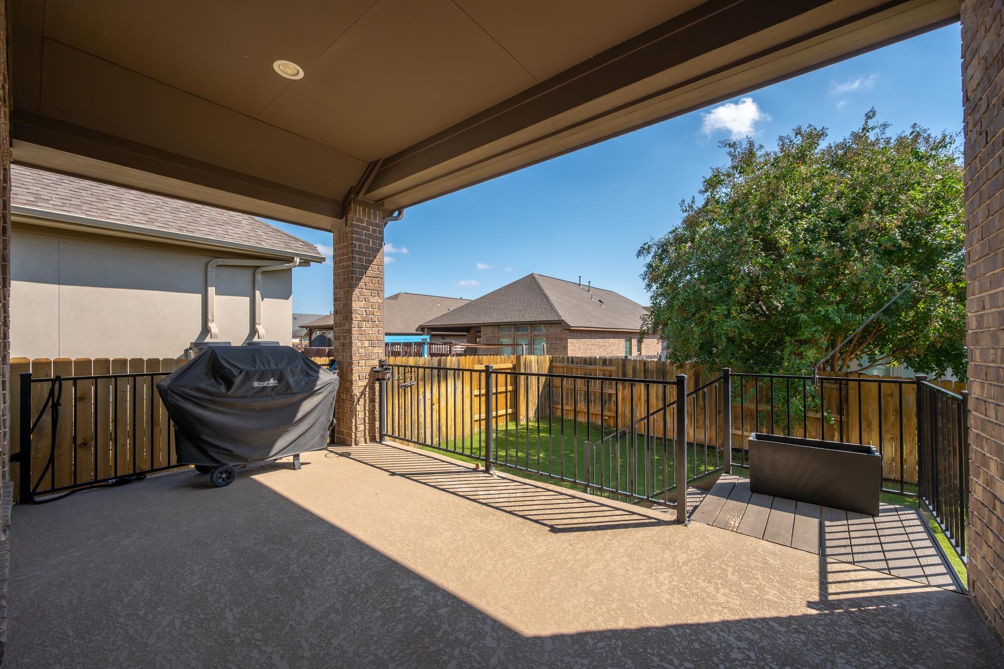 2404 Brook Crest Way Property Photo 22