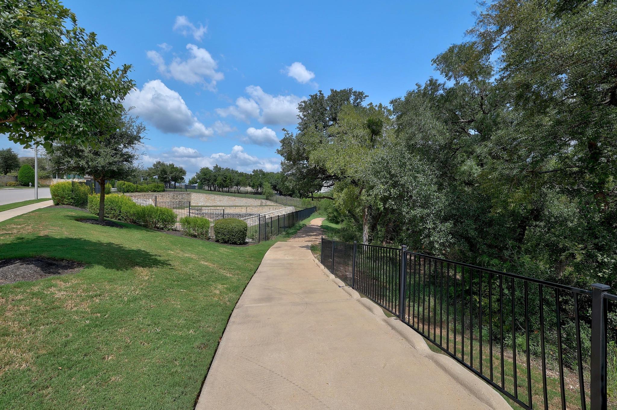 2404 Brook Crest Way Property Photo 36