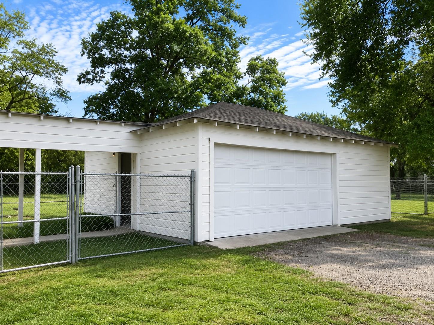 940 Plum St Property Photo 3