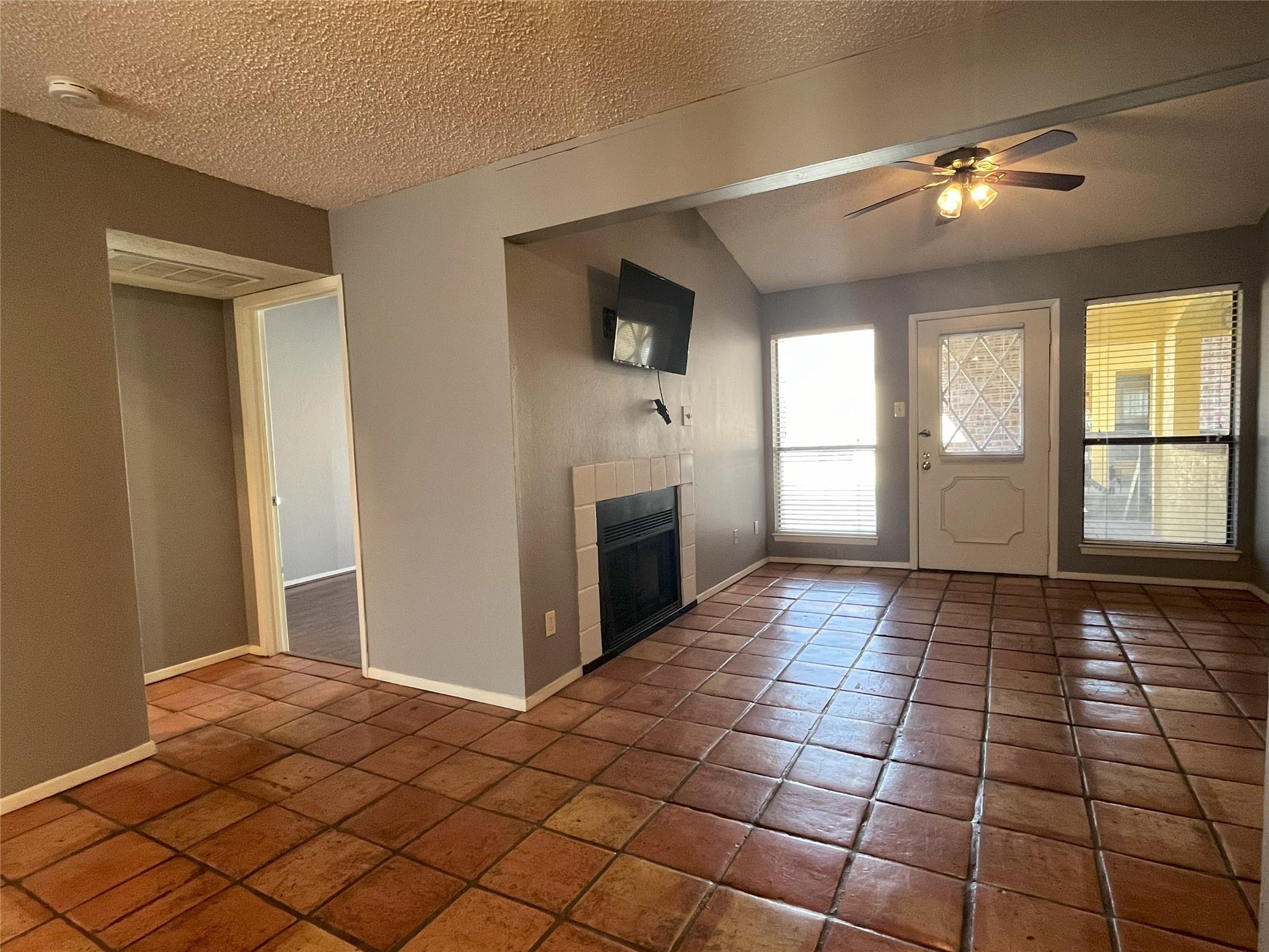 806 W 24th St #303 Property Photo 1
