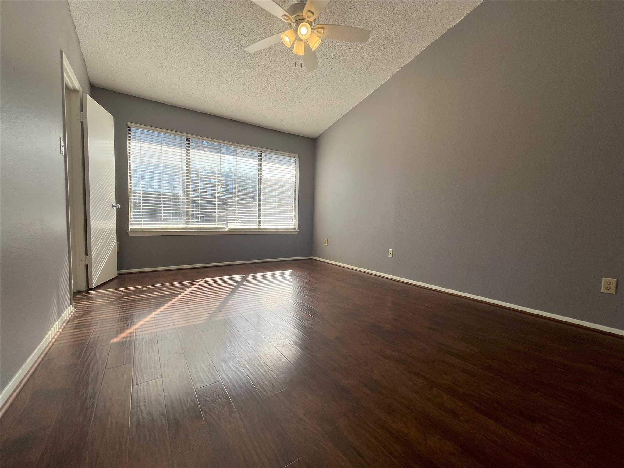 806 W 24th St #303 Property Photo 7