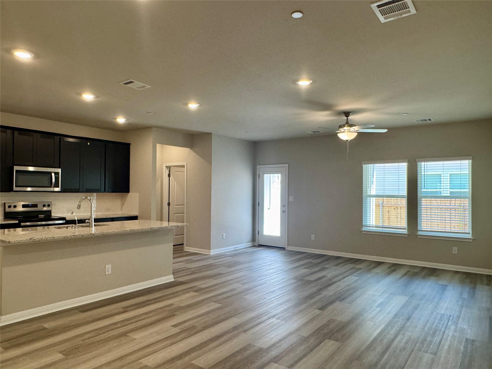 1850 Settlers Glen Dr #1402 Property Photo 6