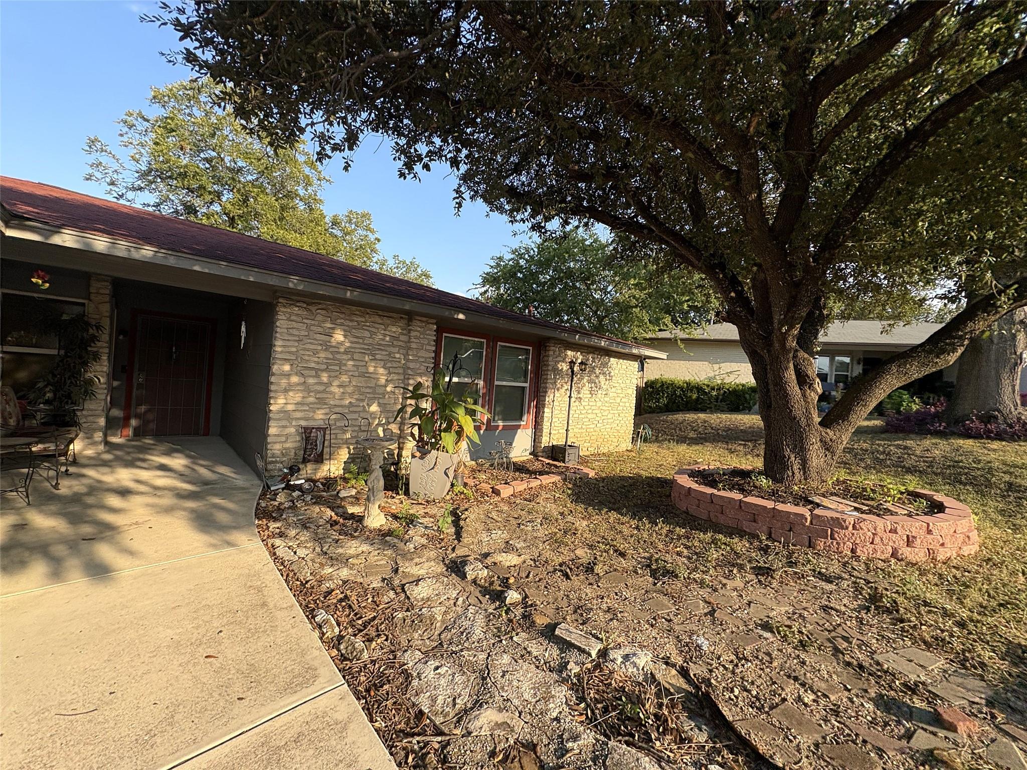 1006 Wisteria Cir Property Photo 2