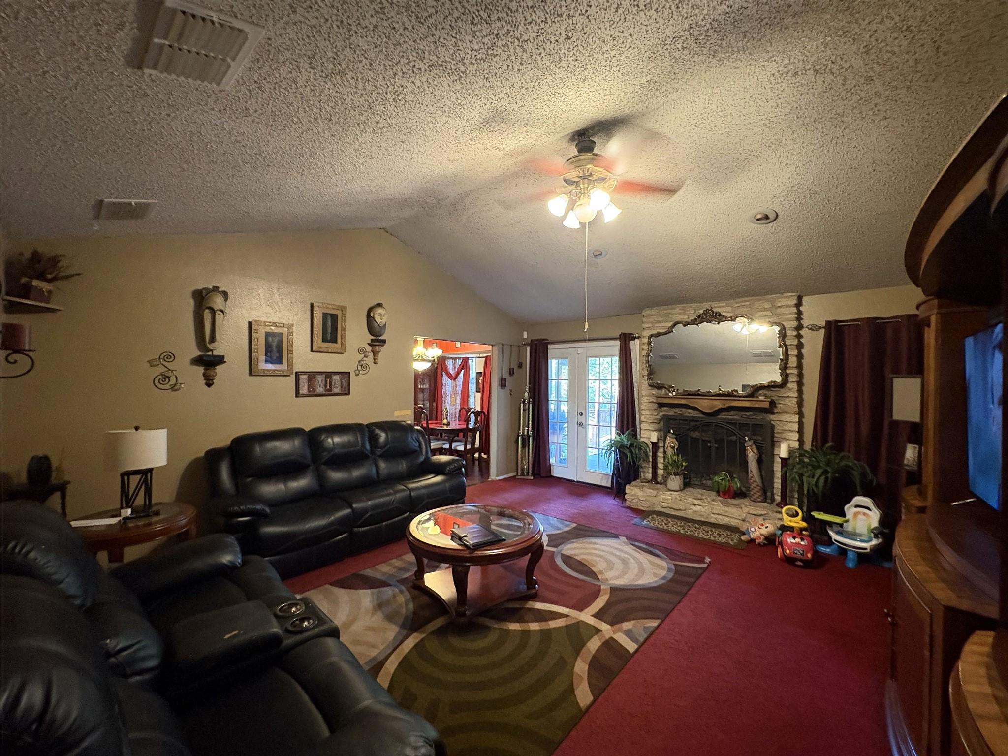 1006 Wisteria Cir Property Photo 4