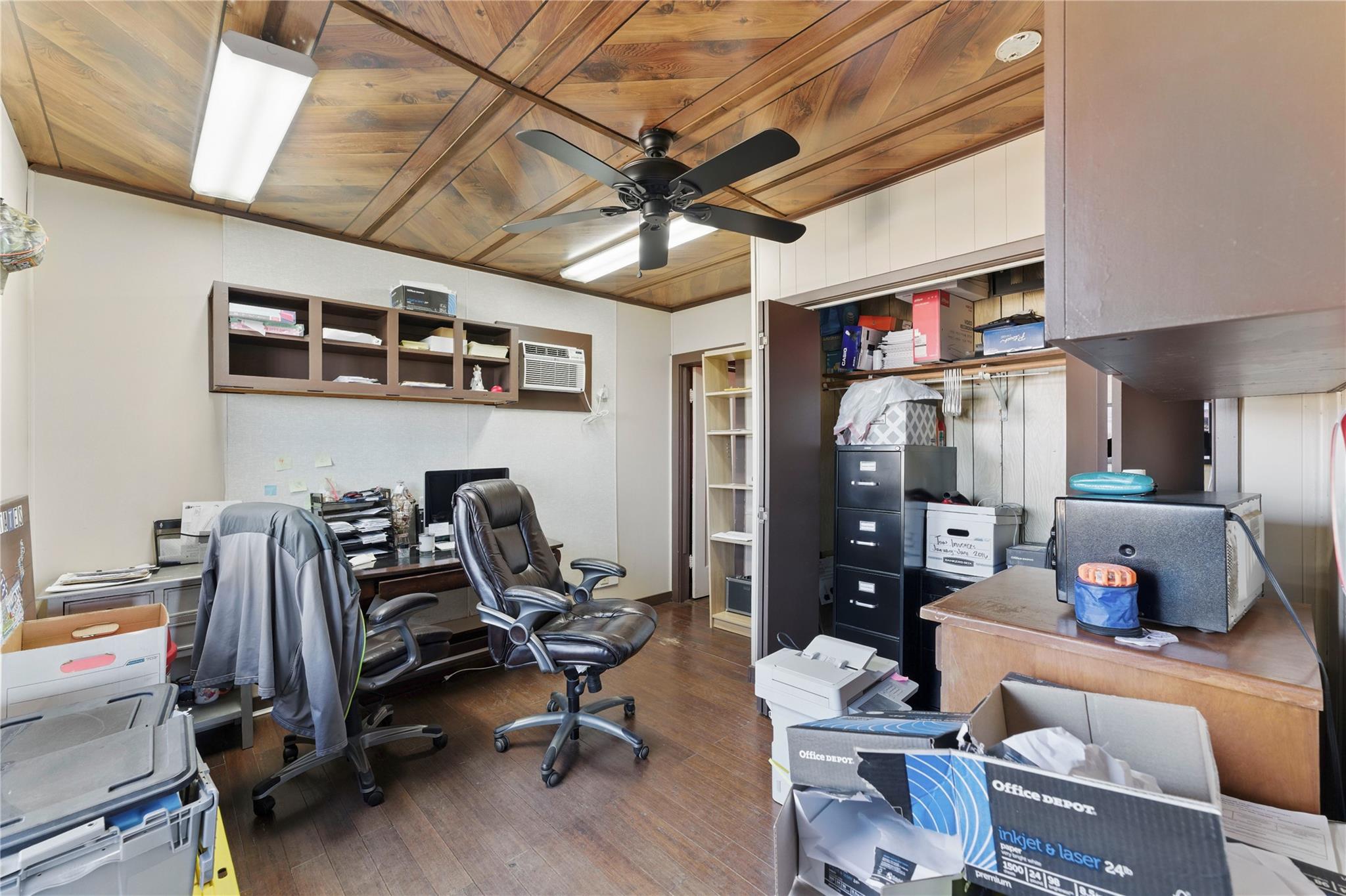 2007 Interstate 35 None S Property Photo 7