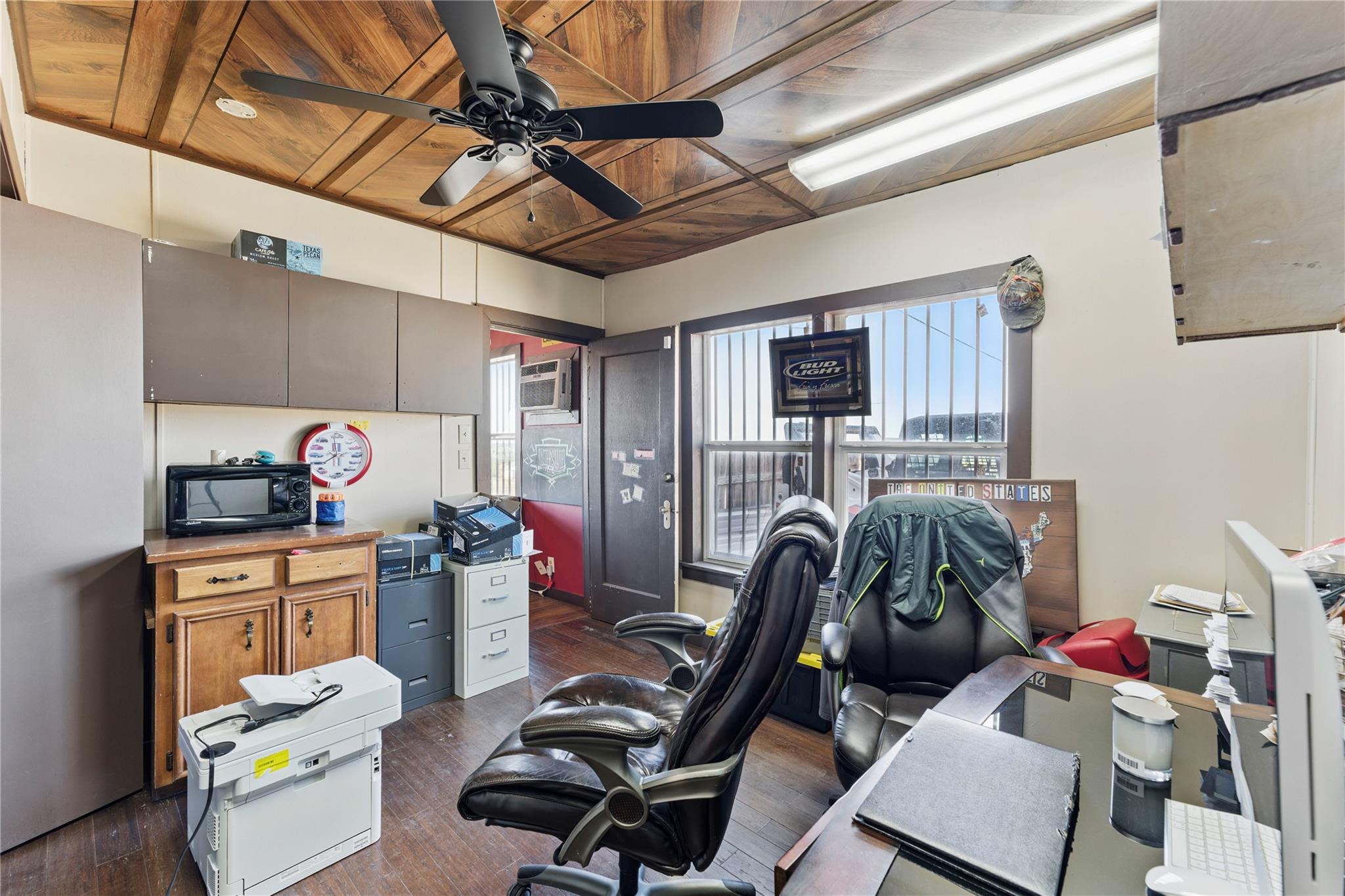 2007 Interstate 35 None S Property Photo 9