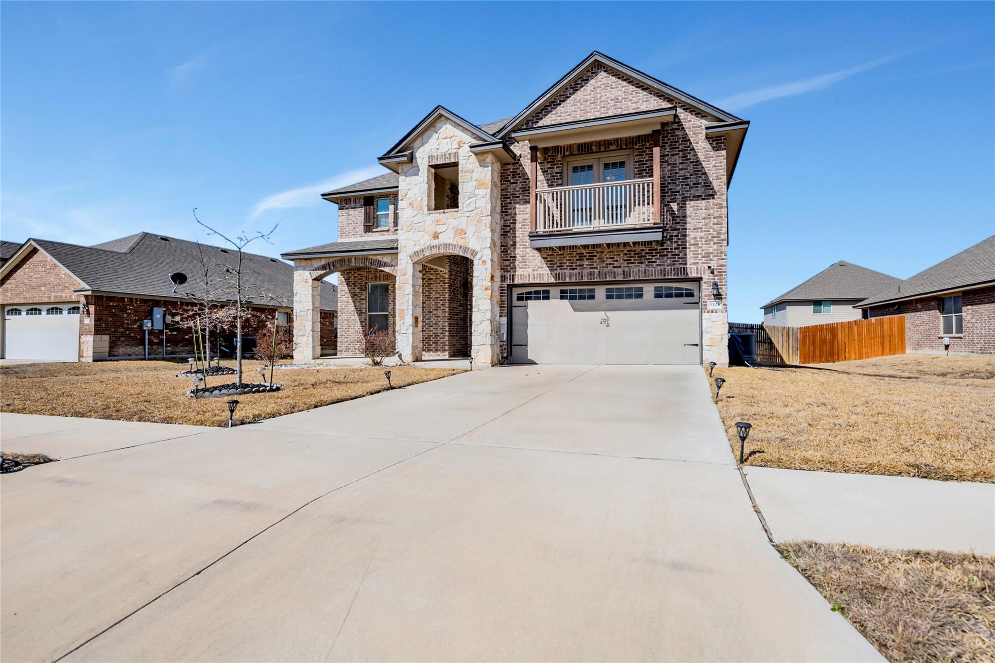 5103 Primavera Ln Property Photo 3
