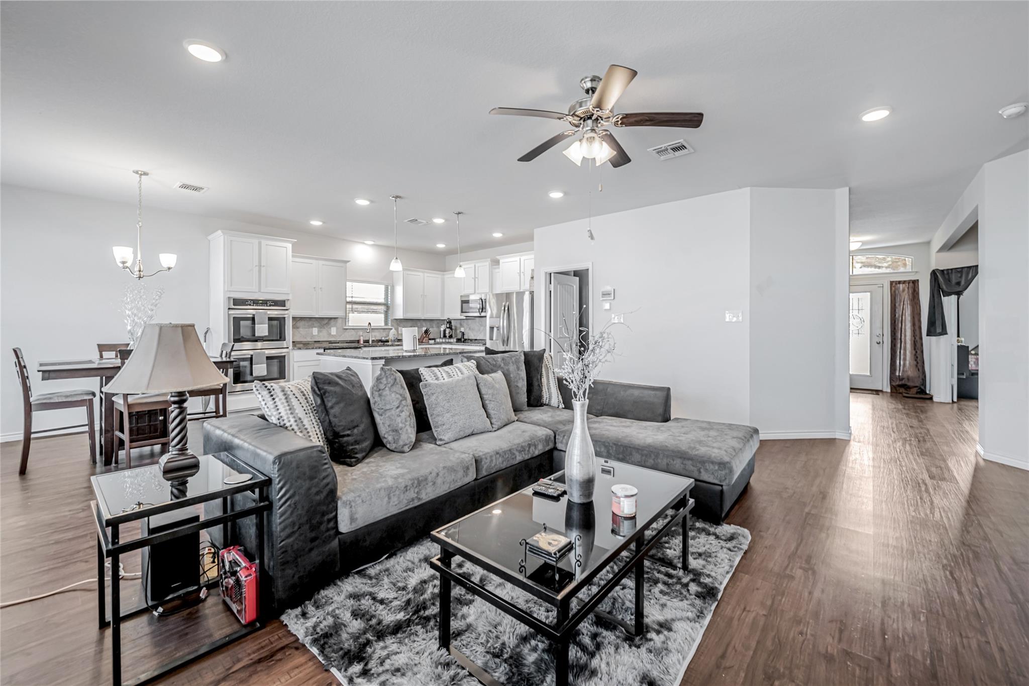 5103 Primavera Ln Property Photo 5