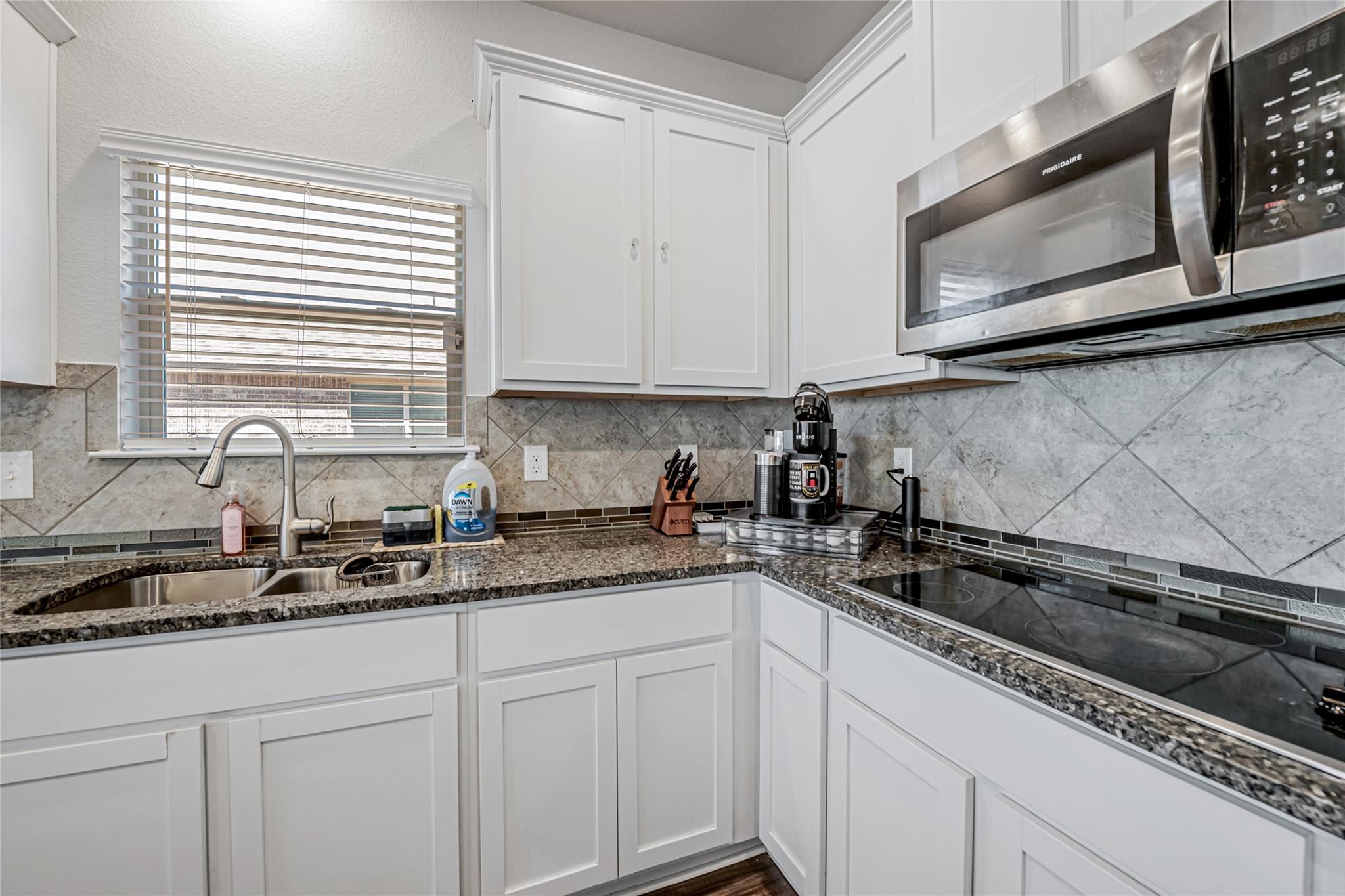 5103 Primavera Ln Property Photo 6