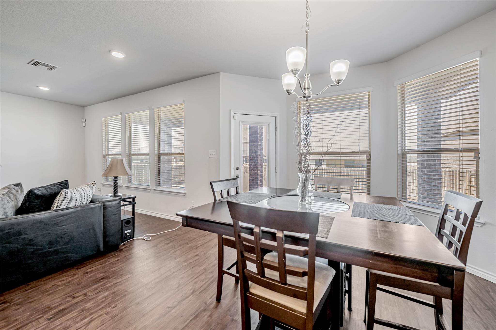 5103 Primavera Ln Property Photo 8