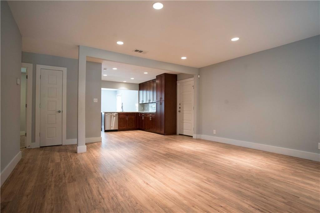 809 Sussex Dr Property Photo 3