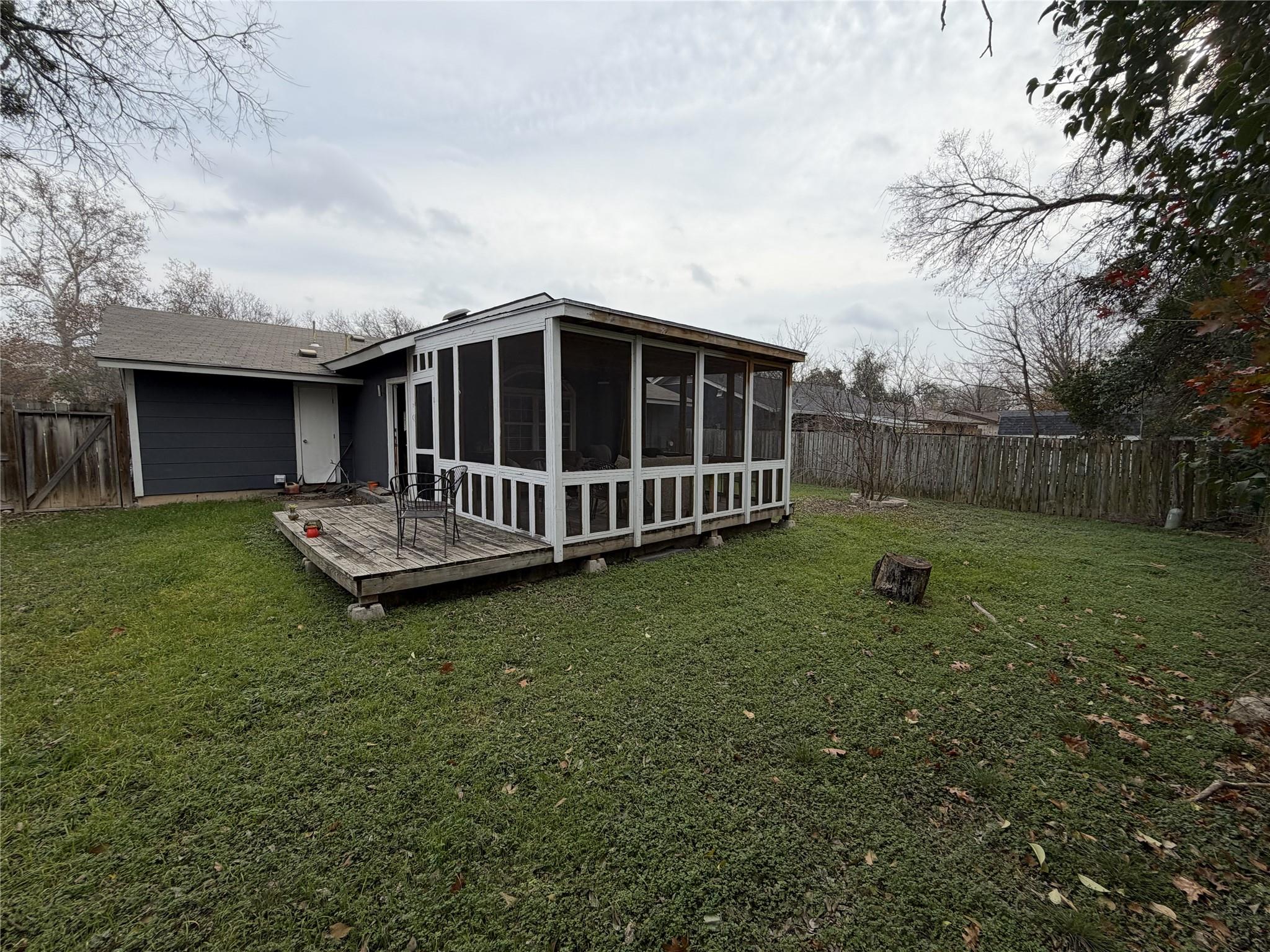 809 Sussex Dr Property Photo 12