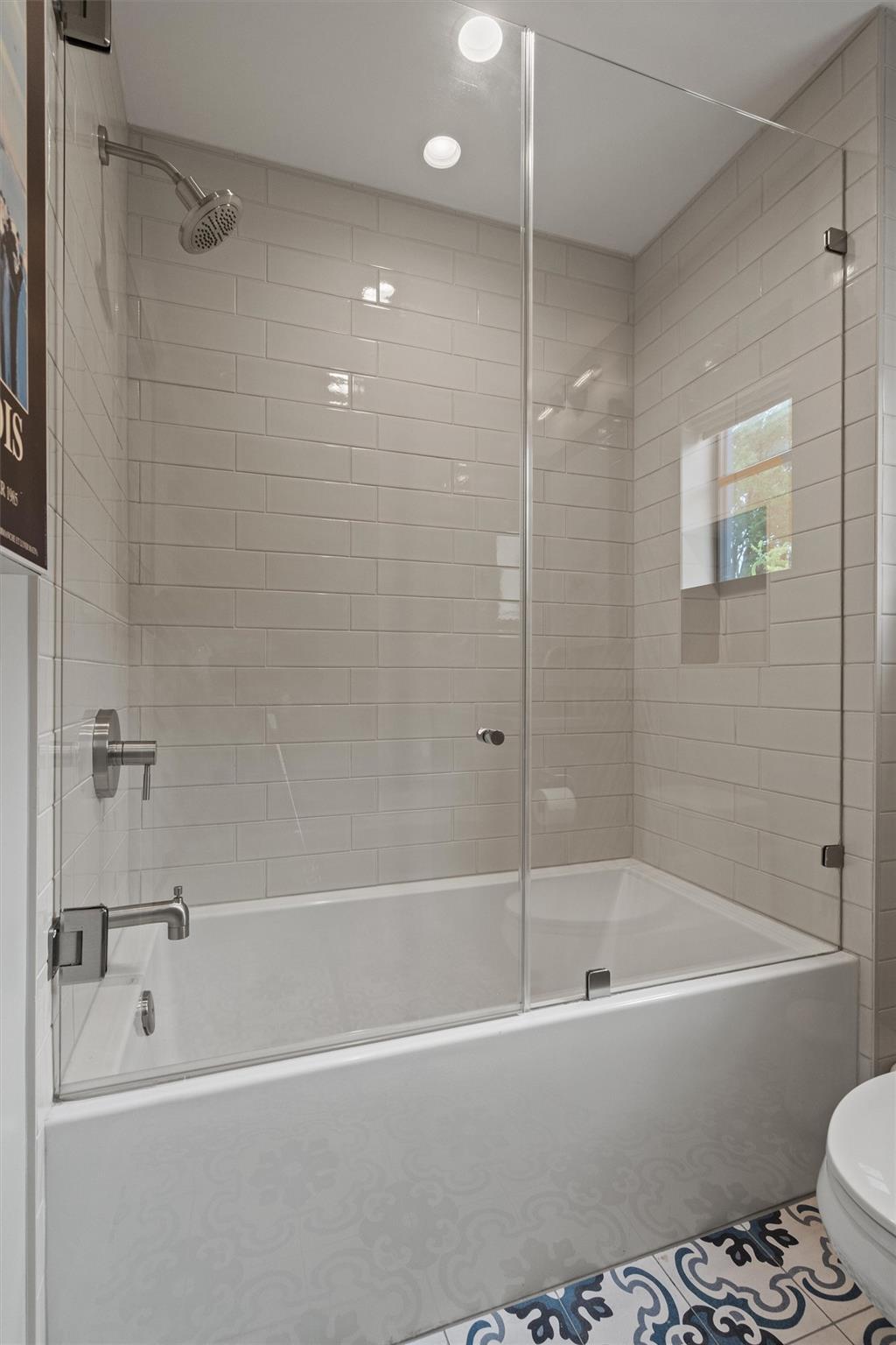 1175 San Bernard St Property Photo 34