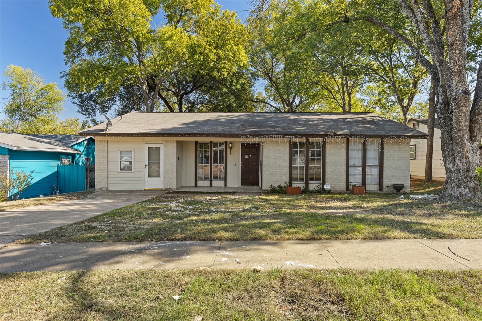 9407 North Creek Dr Property Photo 1