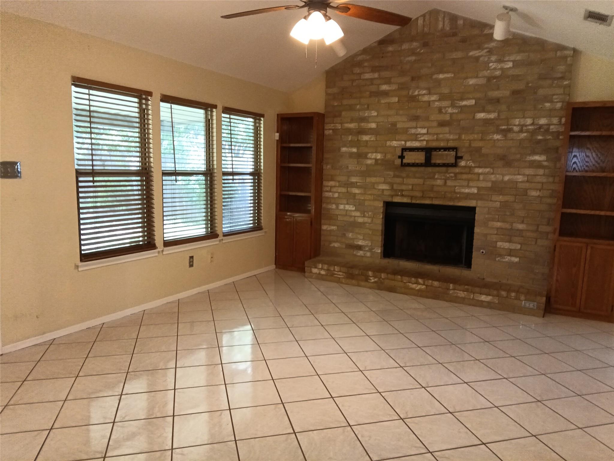 514 Maple Run Property Photo 2