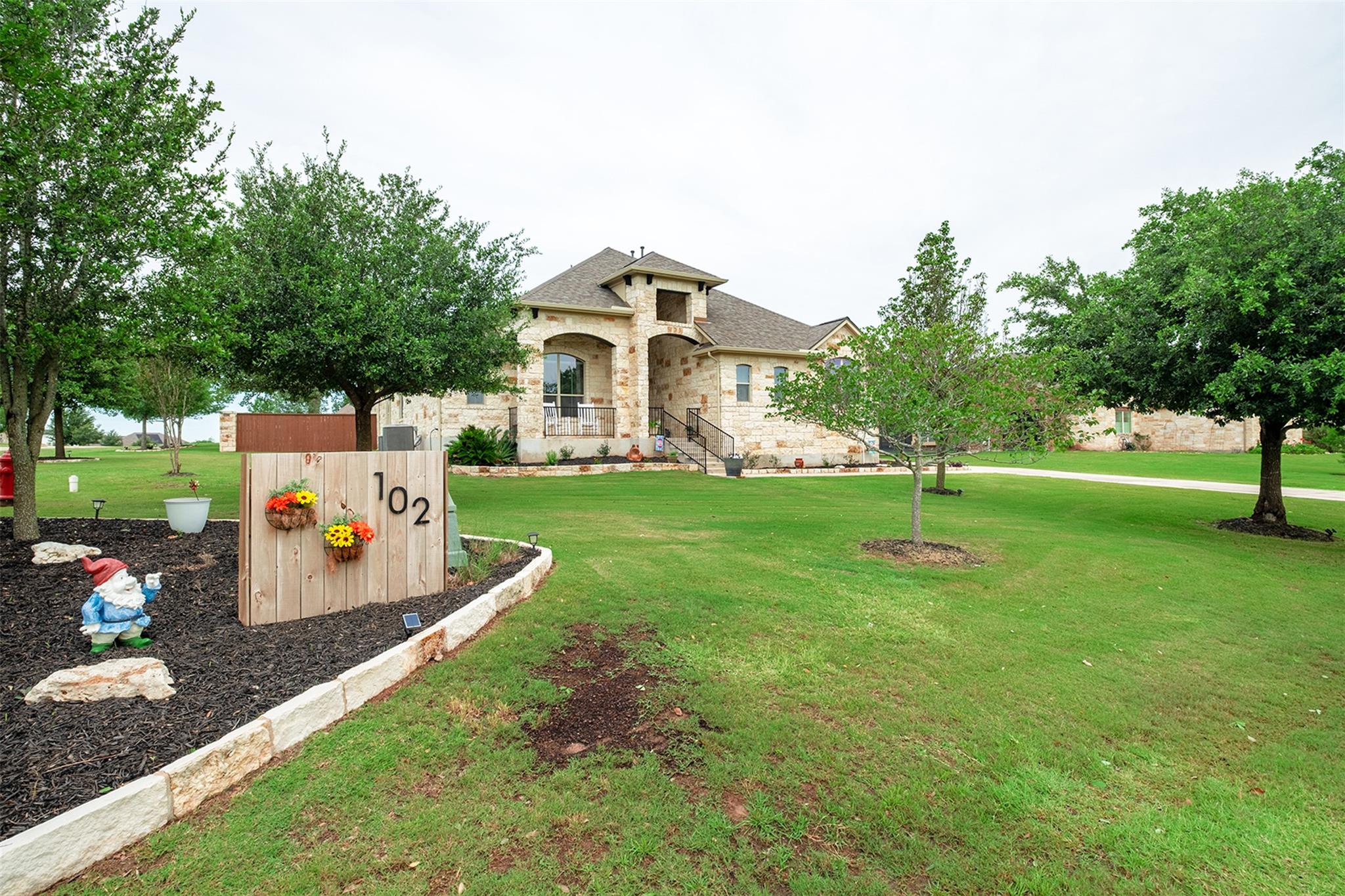 102 Mccoy Cir Property Photo 2
