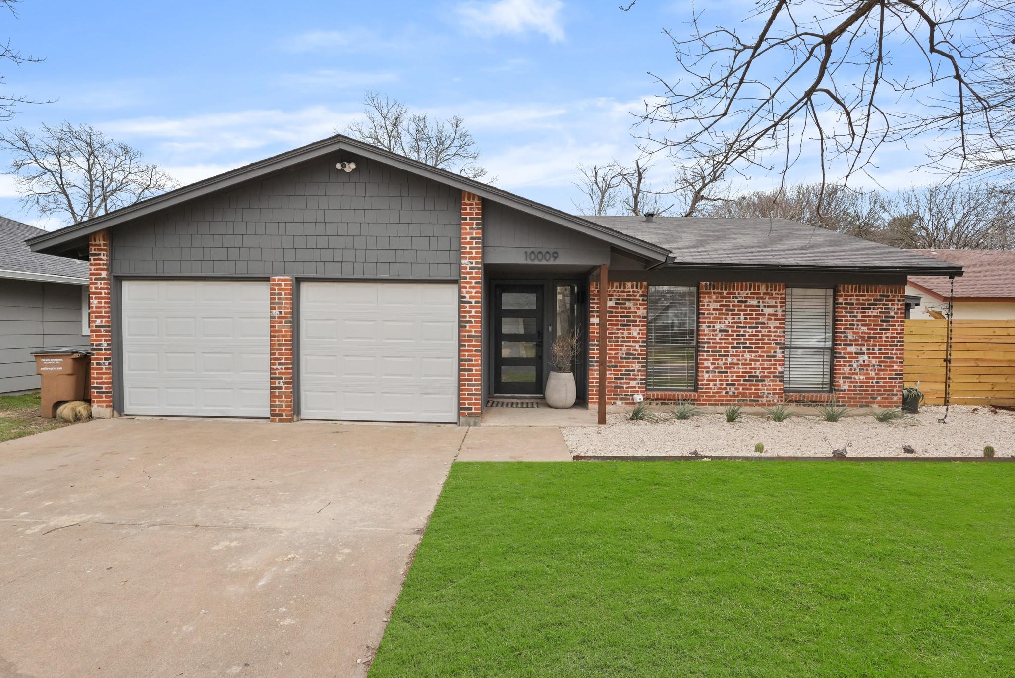 10009 Floyd Dr Property Photo 1