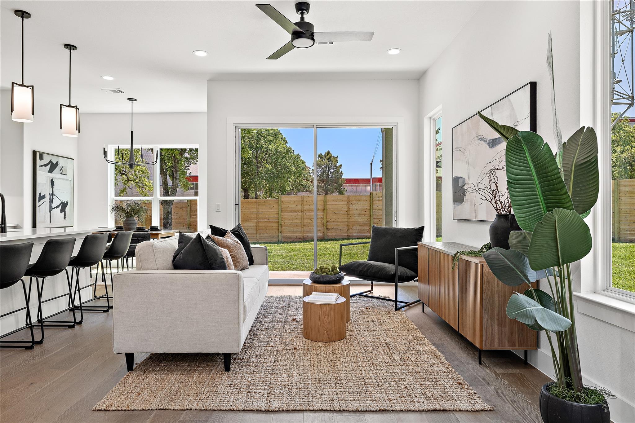 1181 Leona St Property Photo 3
