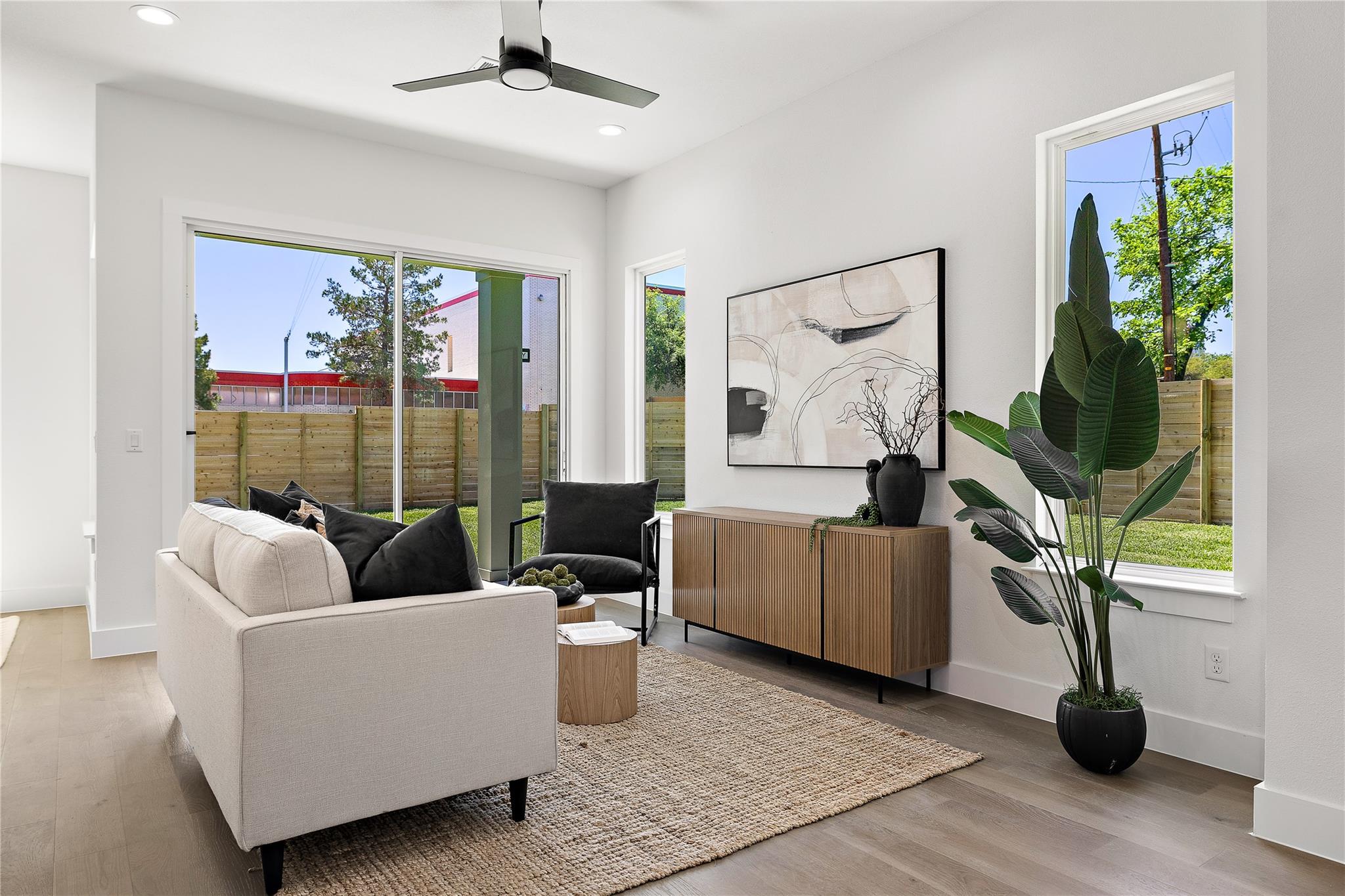1181 Leona St Property Photo 4