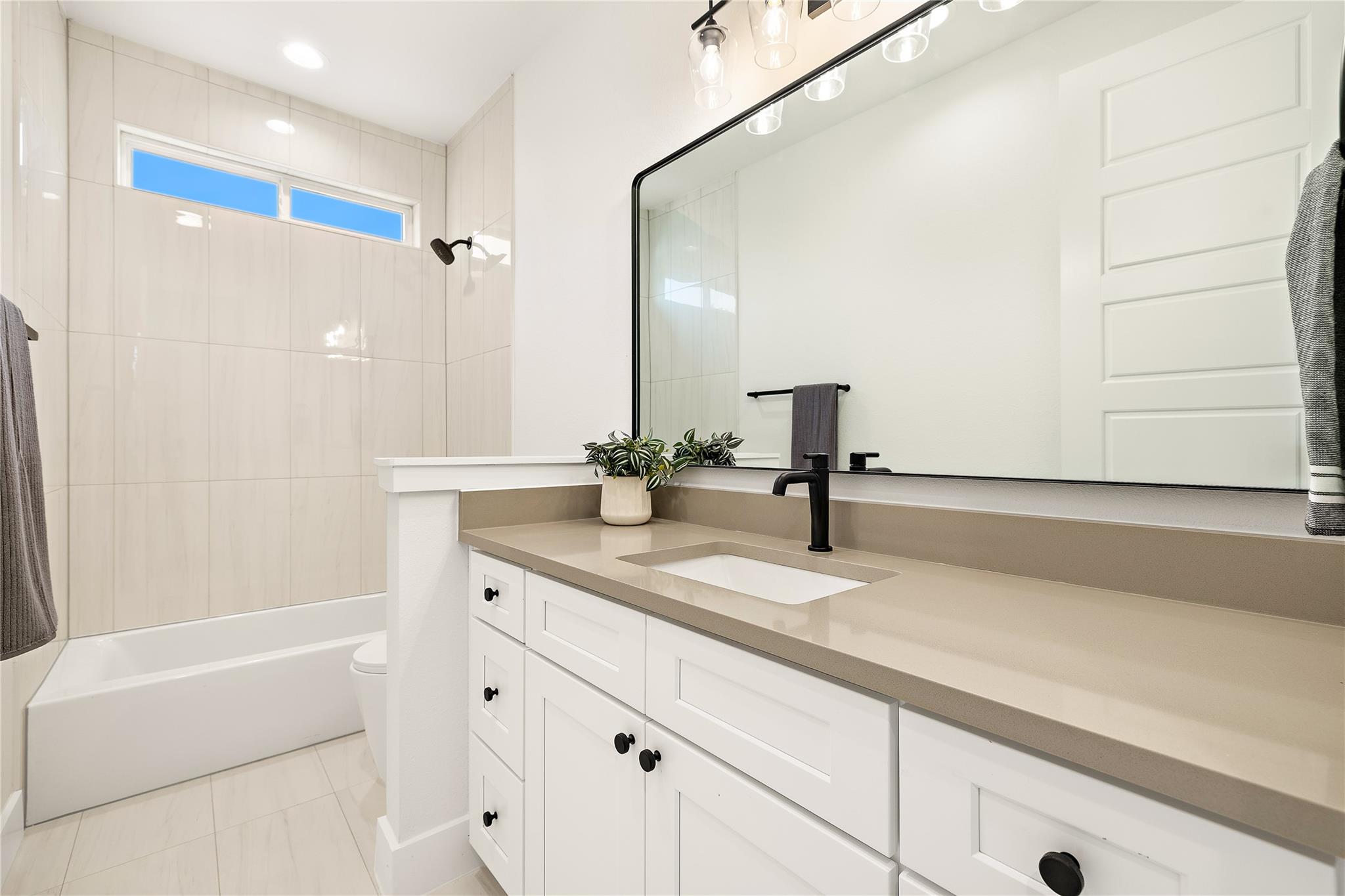 1181 Leona St Property Photo 18