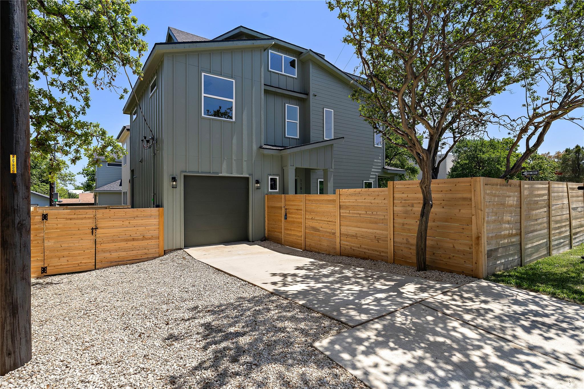 1181 Leona St Property Photo 32