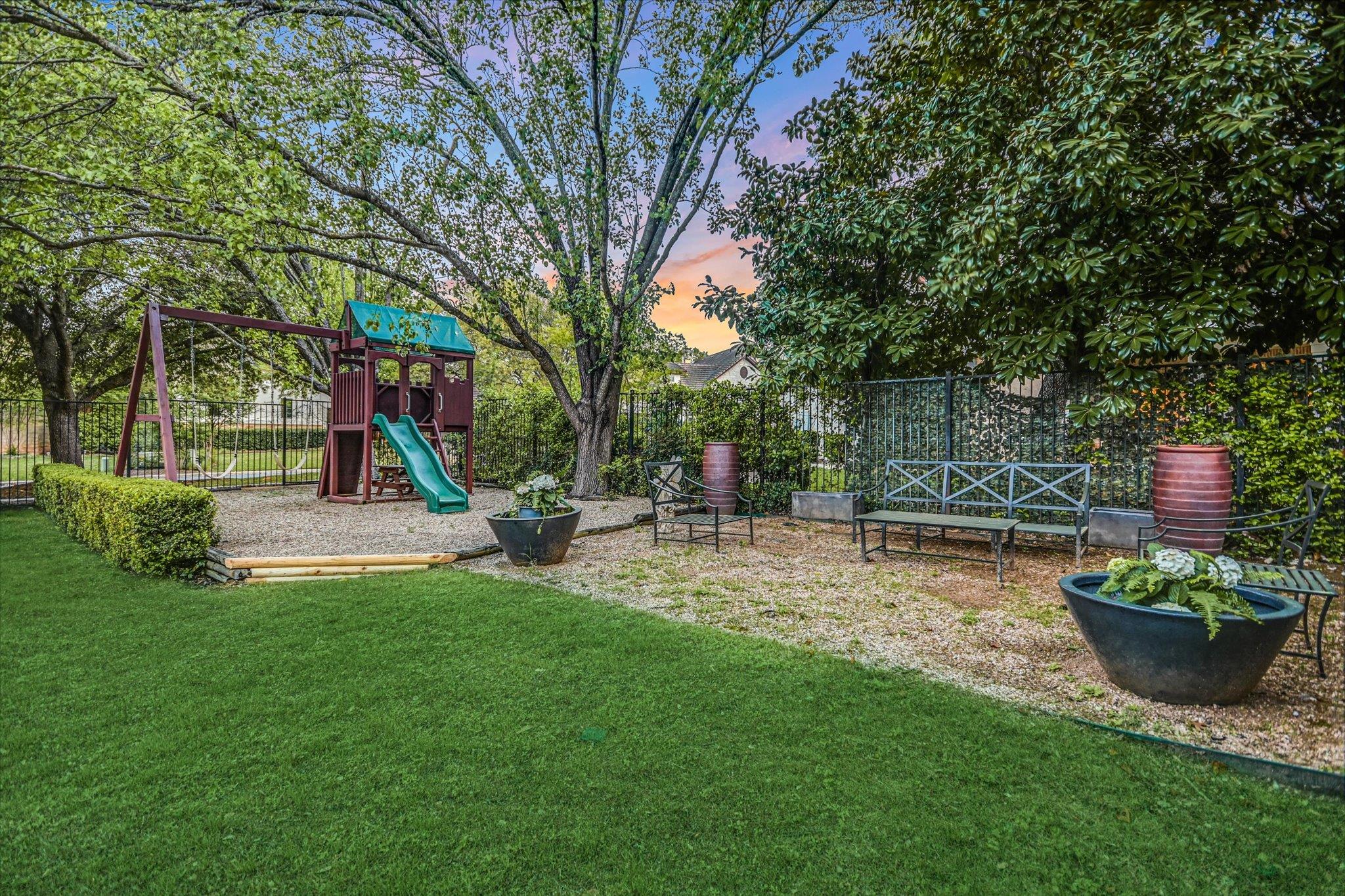 9001 Thickwoods Cv Property Photo 28