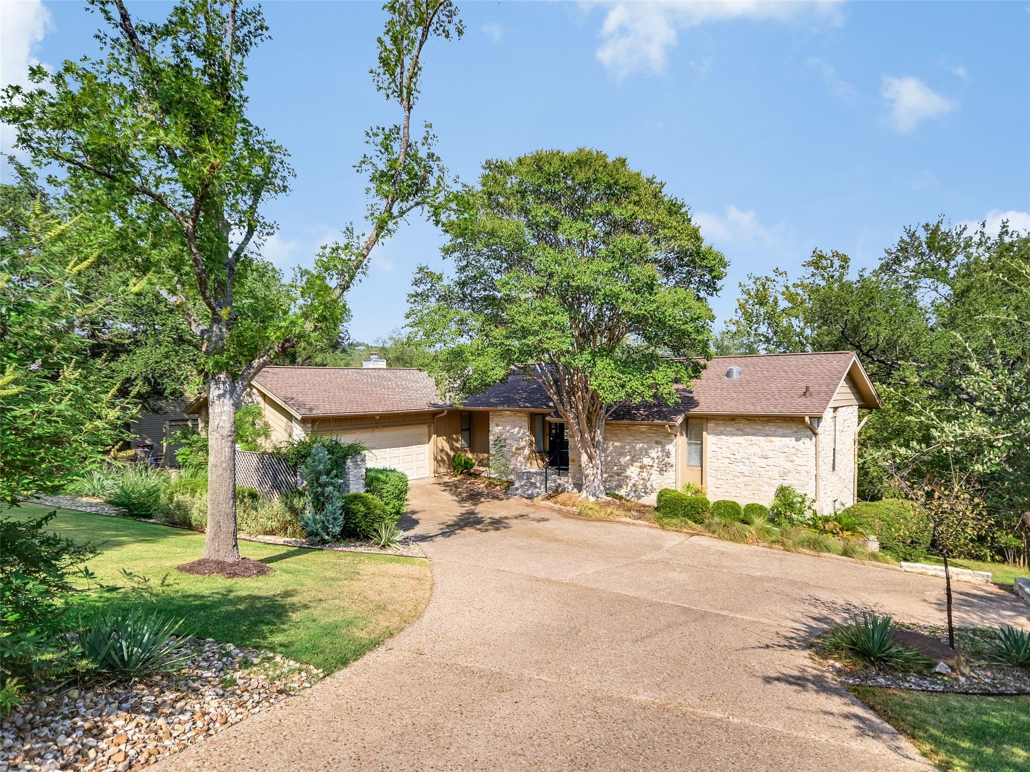 2207 Cypress Pt E Property Photo 1