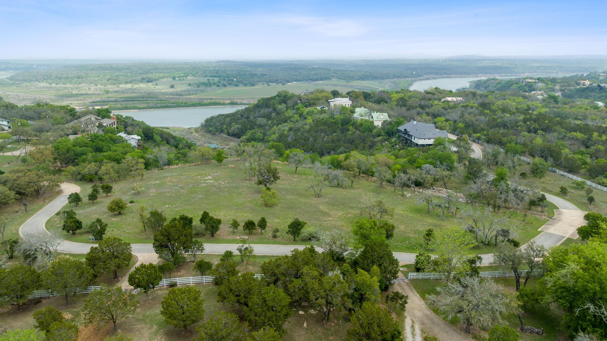 100 & 200 Contrails Way Property Photo 3