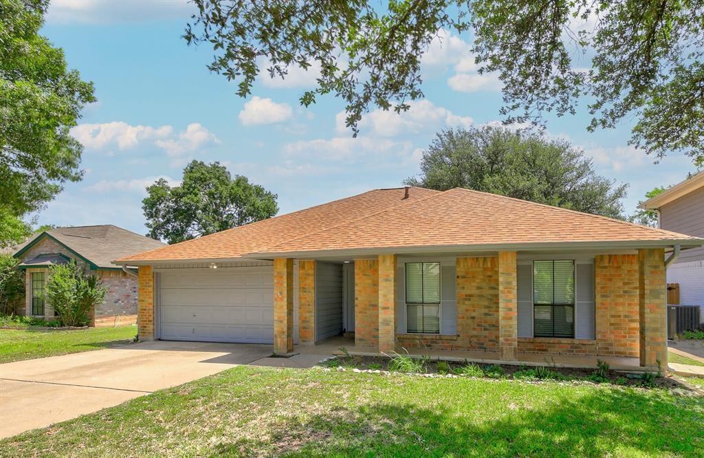 502 Eaglecreek Dr Property Photo 3