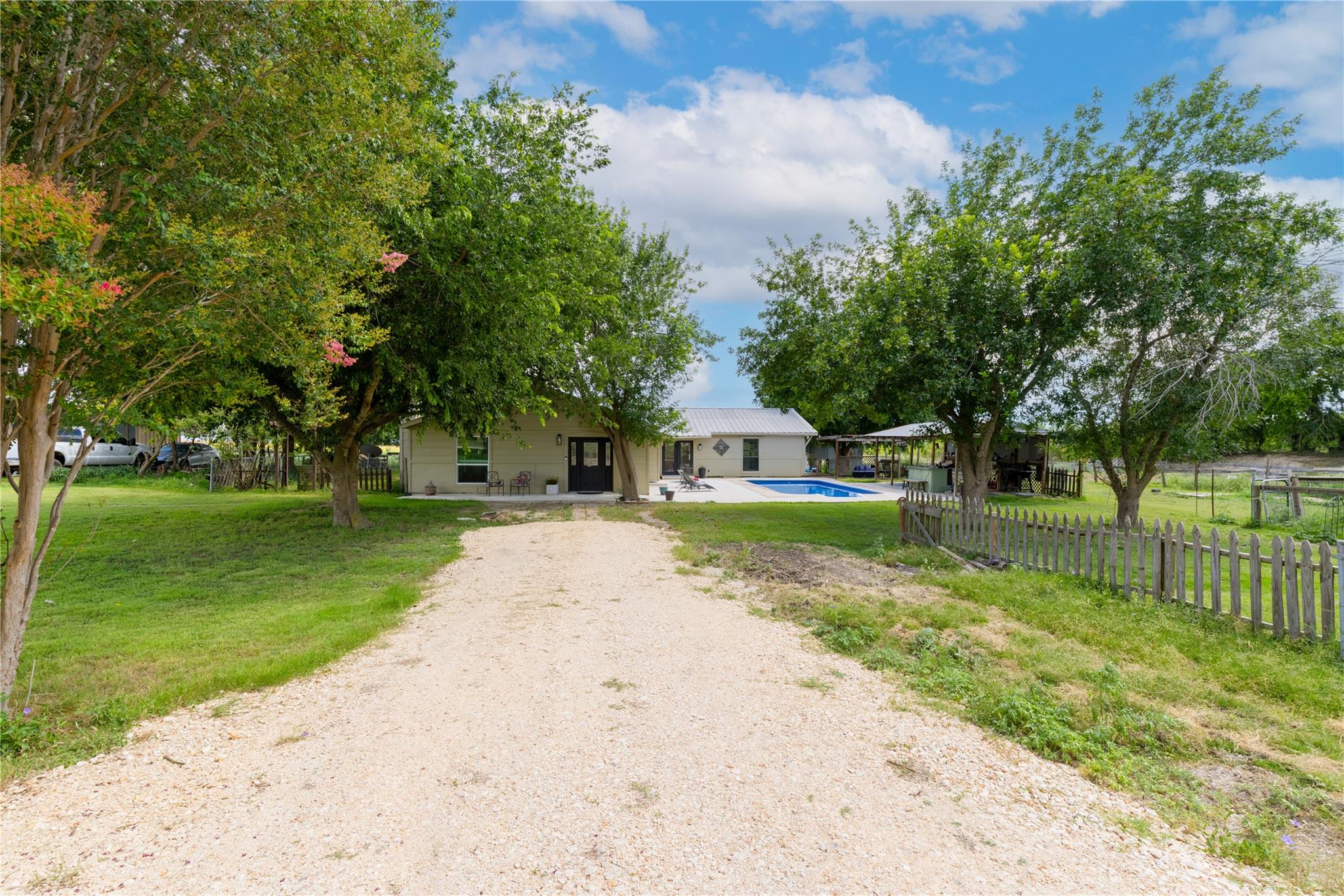 559 Private Road 929 And 501 S. Main St Pr Property Photo 3