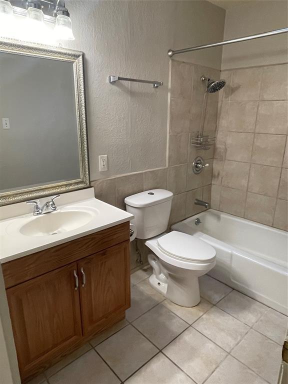 2304 Barton Village Cir #104 Property Photo 8