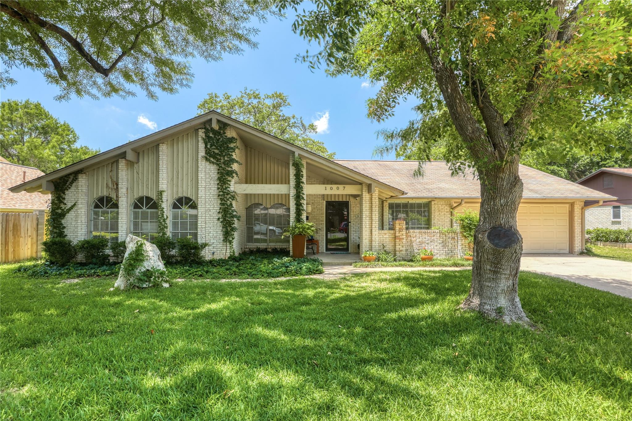 1007 Quail Park Dr Property Photo 1