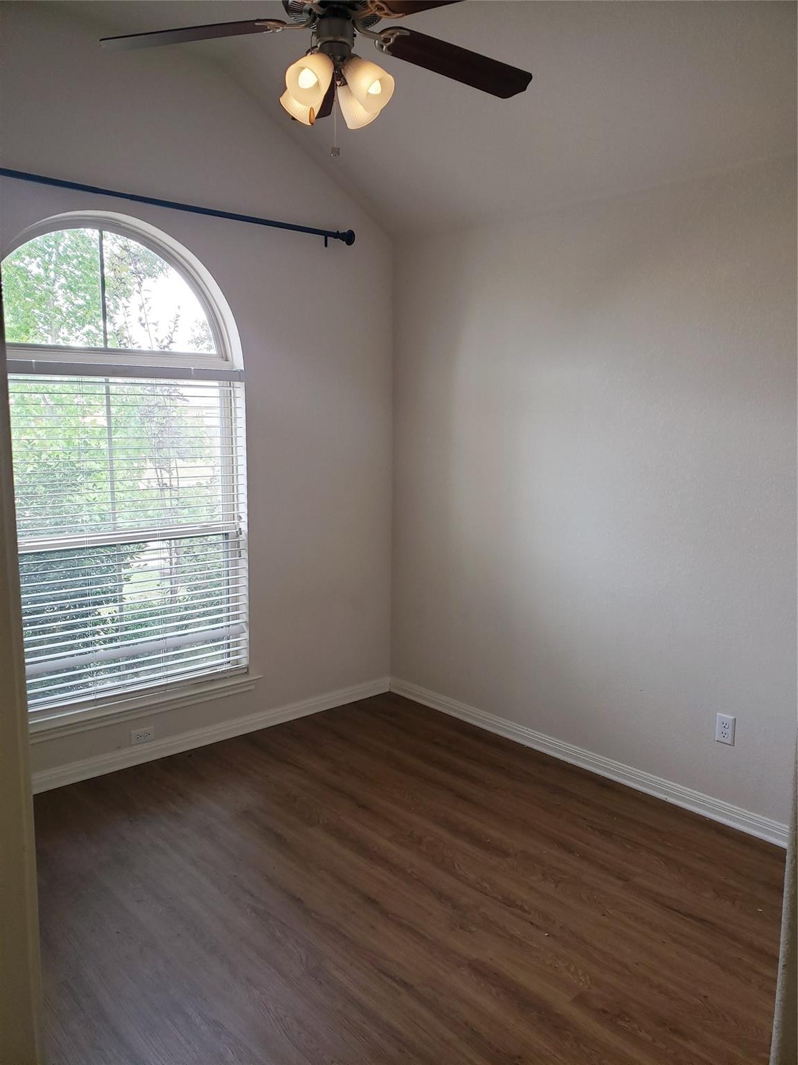 13009 Ring Dr Property Photo 9